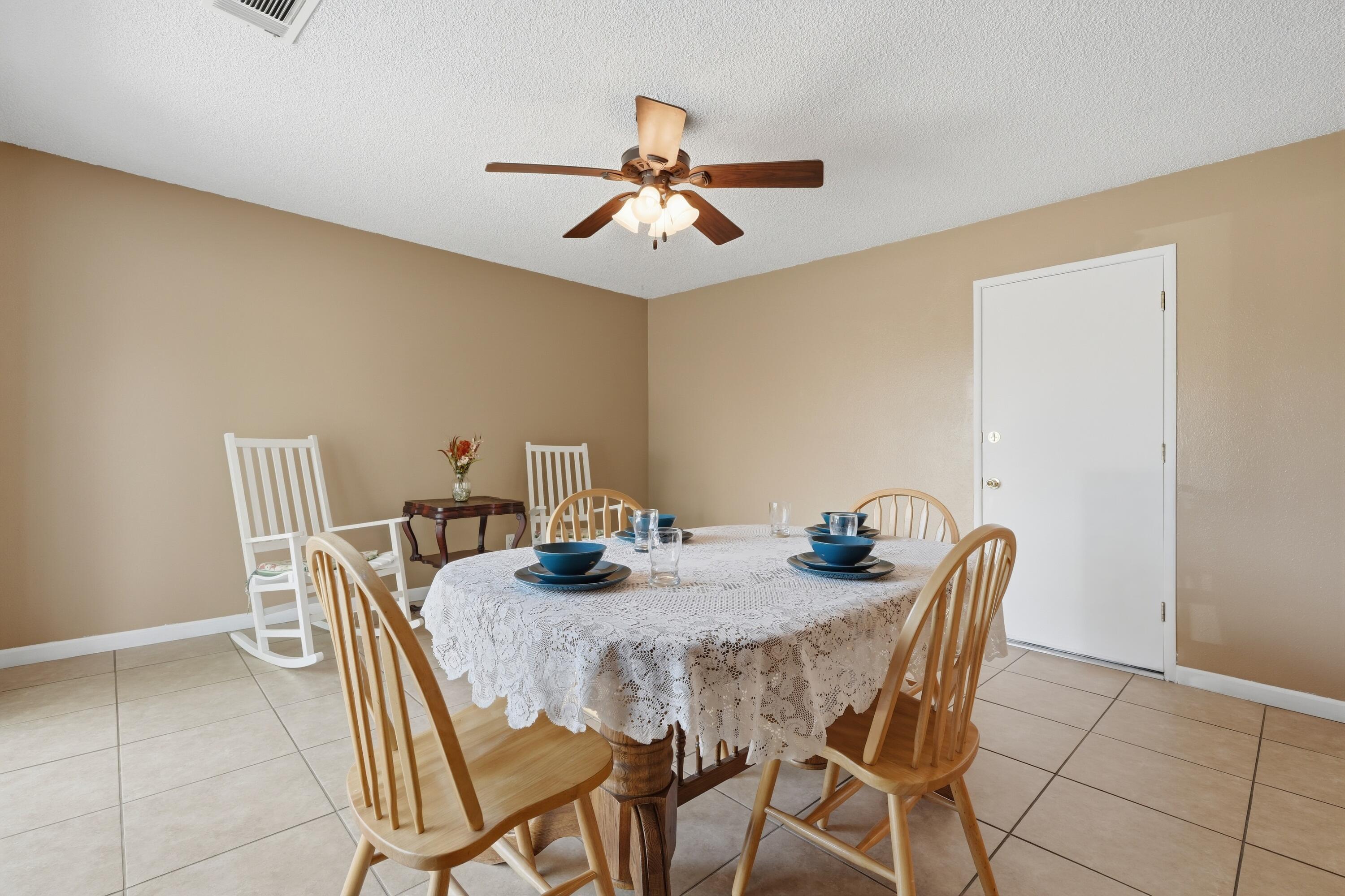 1435 Davis St, Hanford, CA 93230