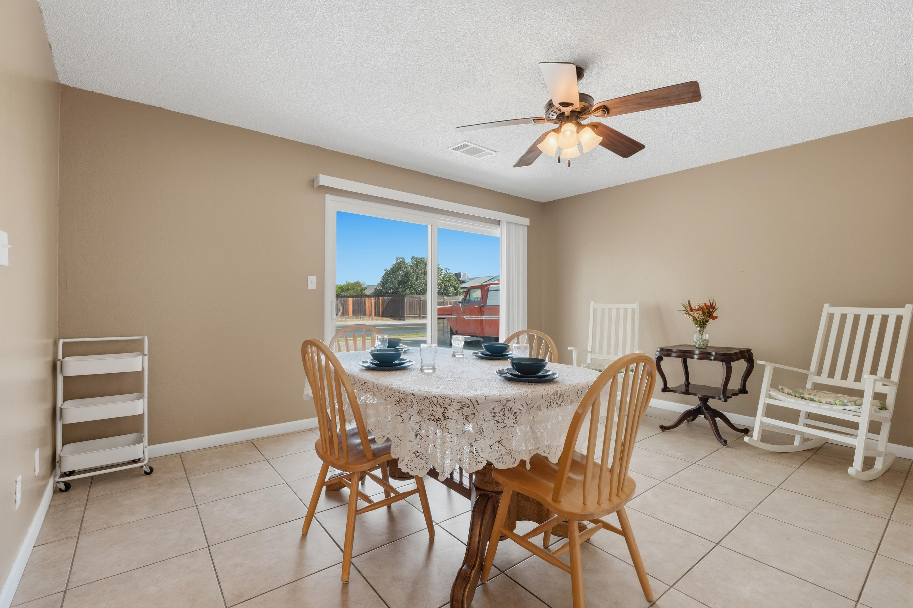 1435 Davis St, Hanford, CA 93230