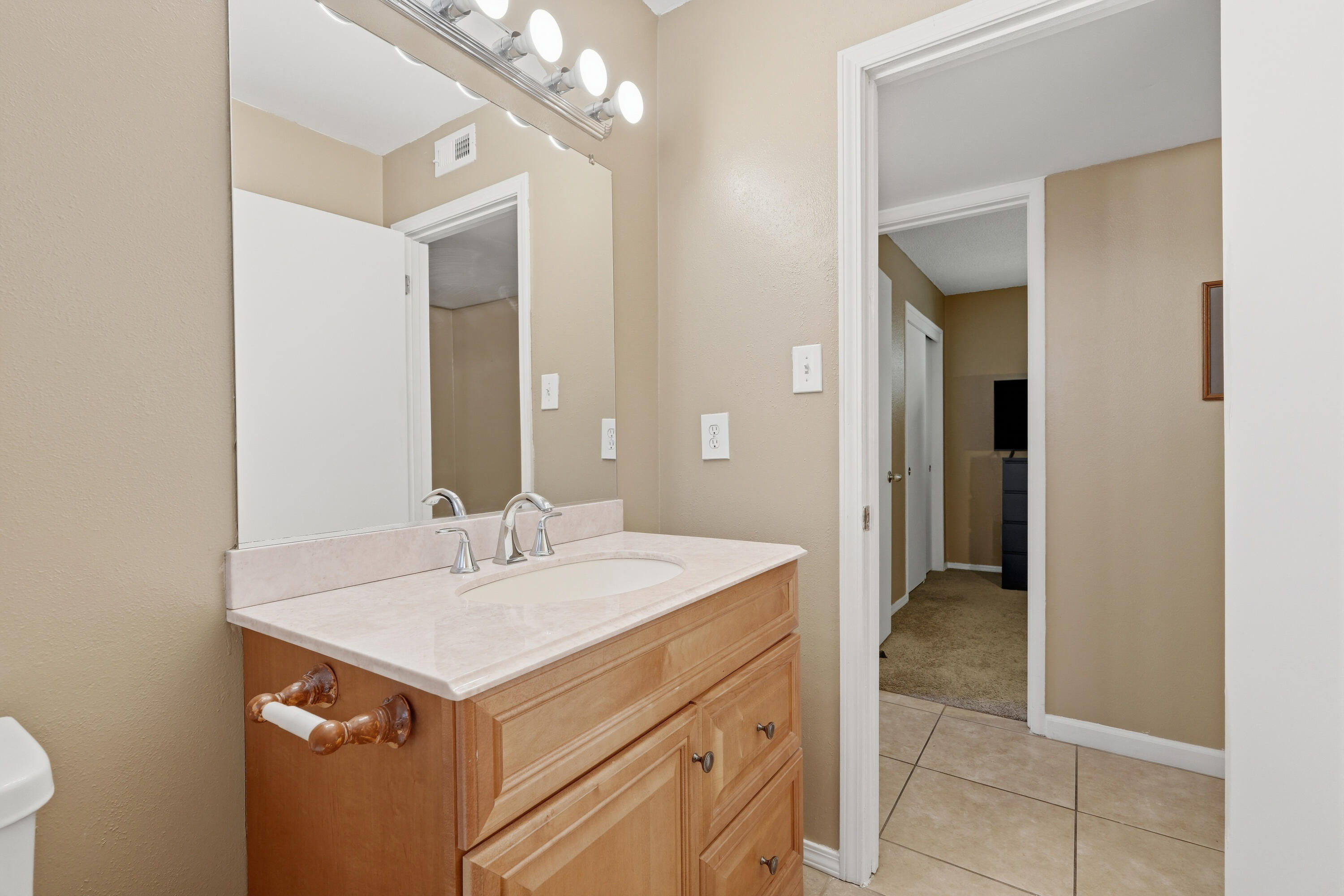 1435 Davis St, Hanford, CA 93230