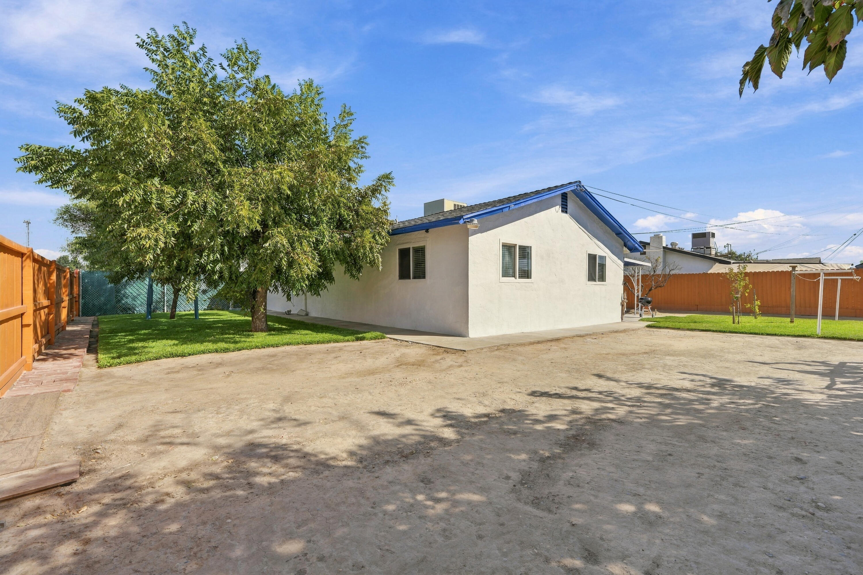 1435 Davis St, Hanford, CA 93230