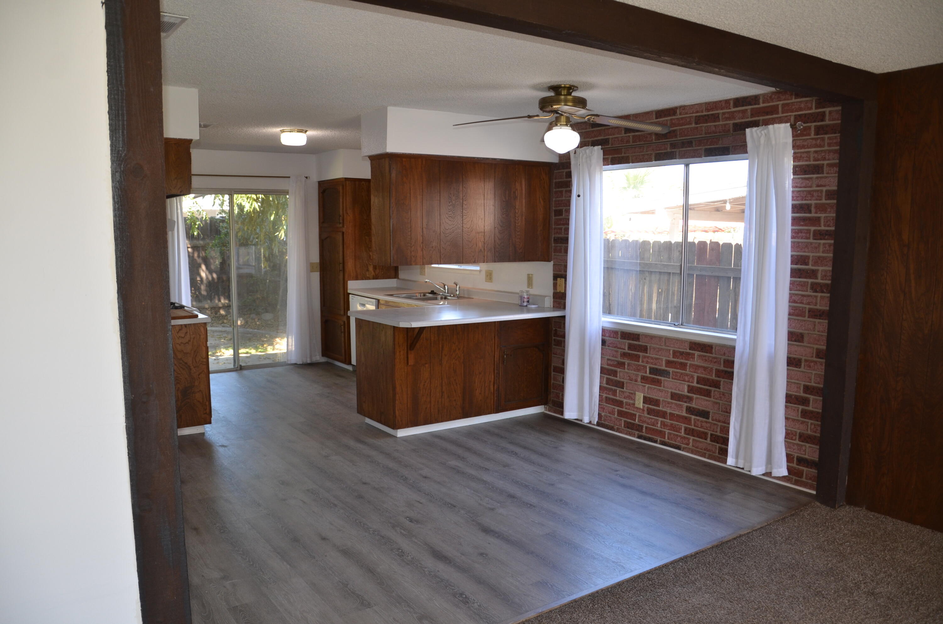 1700 W La Vida Ave, Visalia, CA 93277