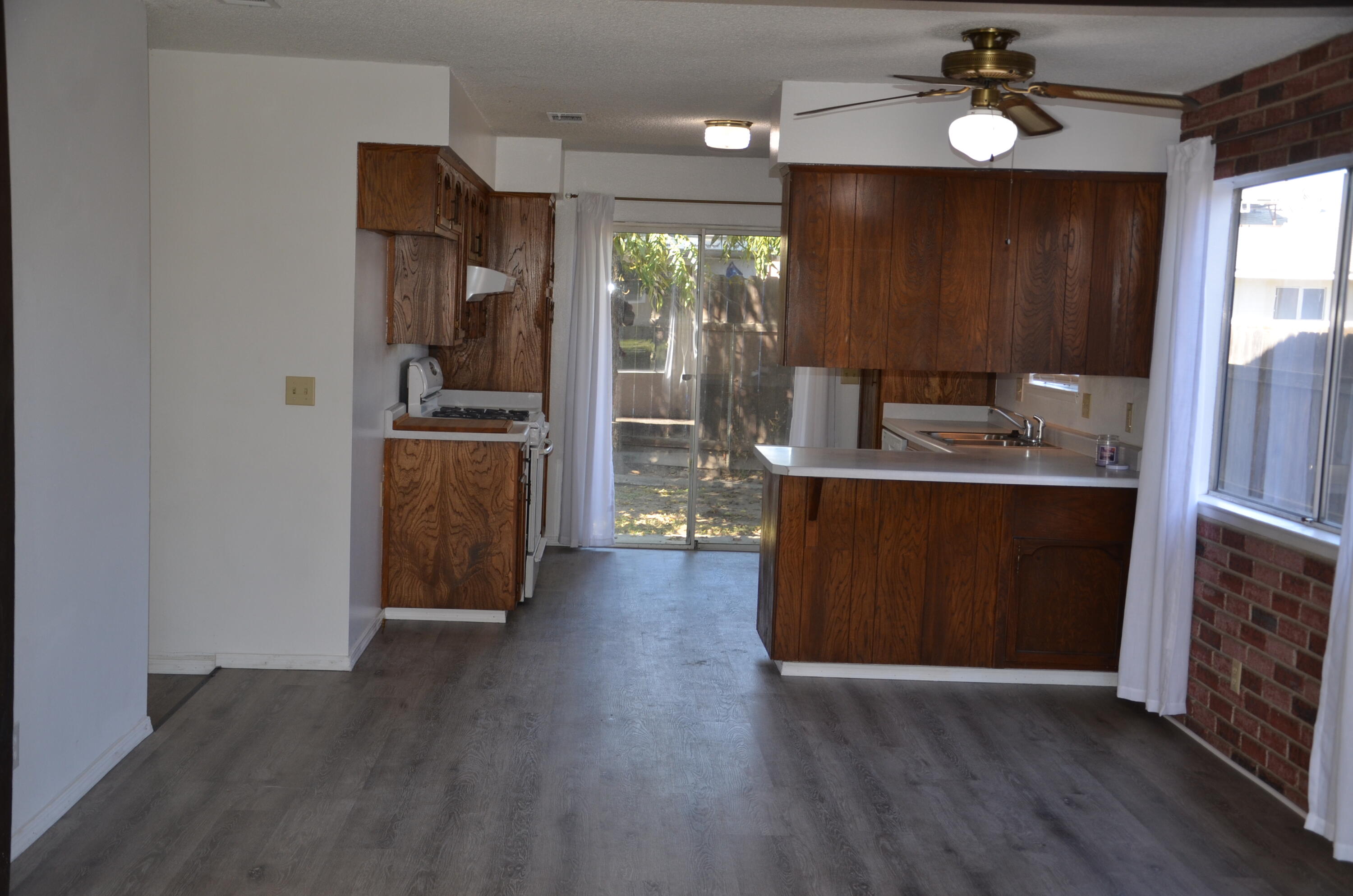 1700 W La Vida Ave, Visalia, CA 93277