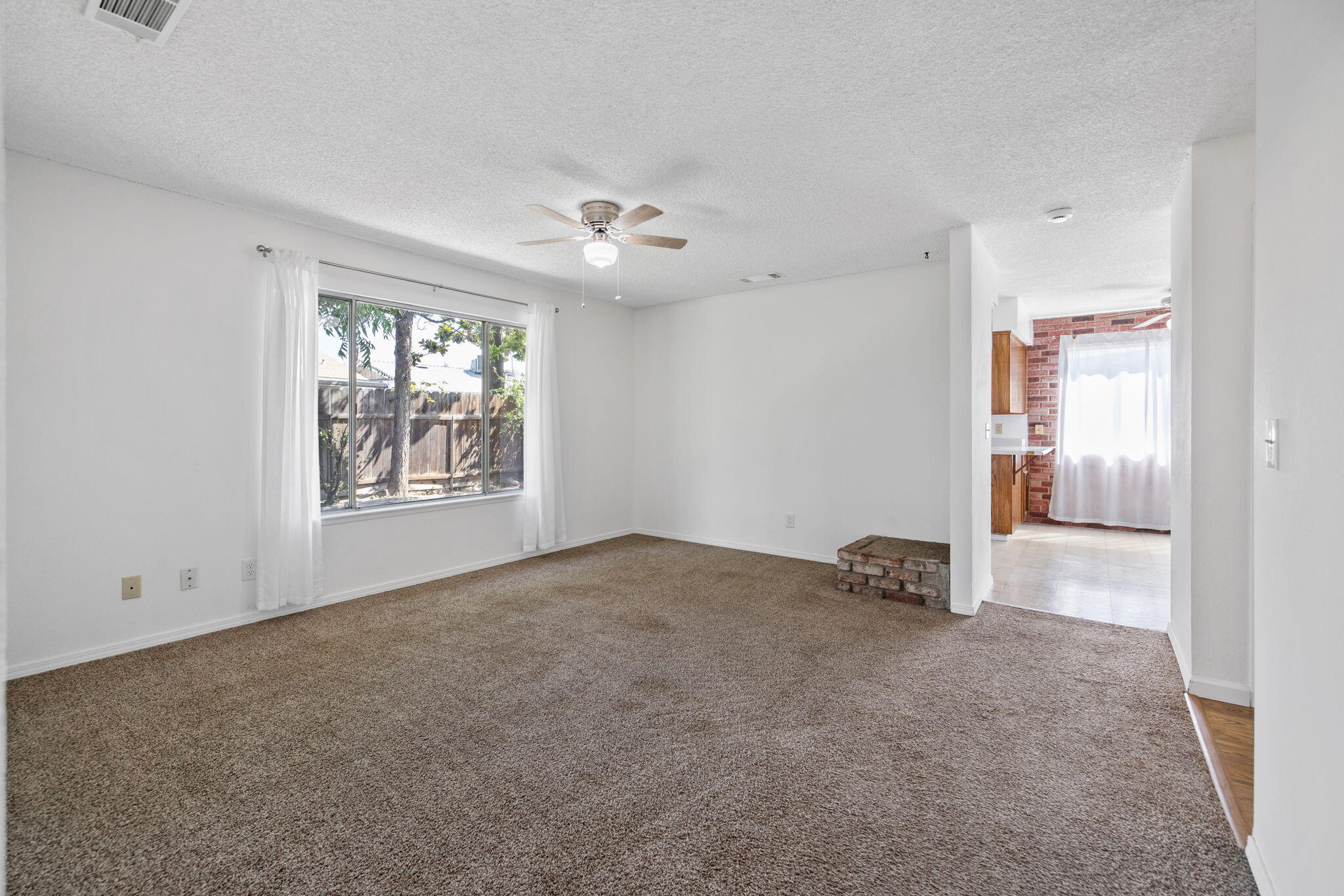 1700 W La Vida Ave, Visalia, CA 93277