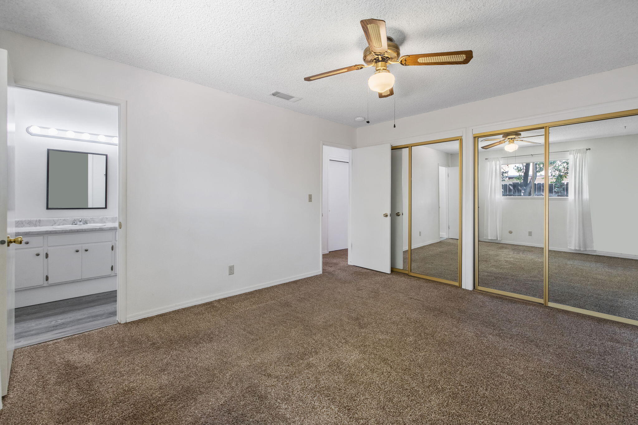 1700 W La Vida Ave, Visalia, CA 93277