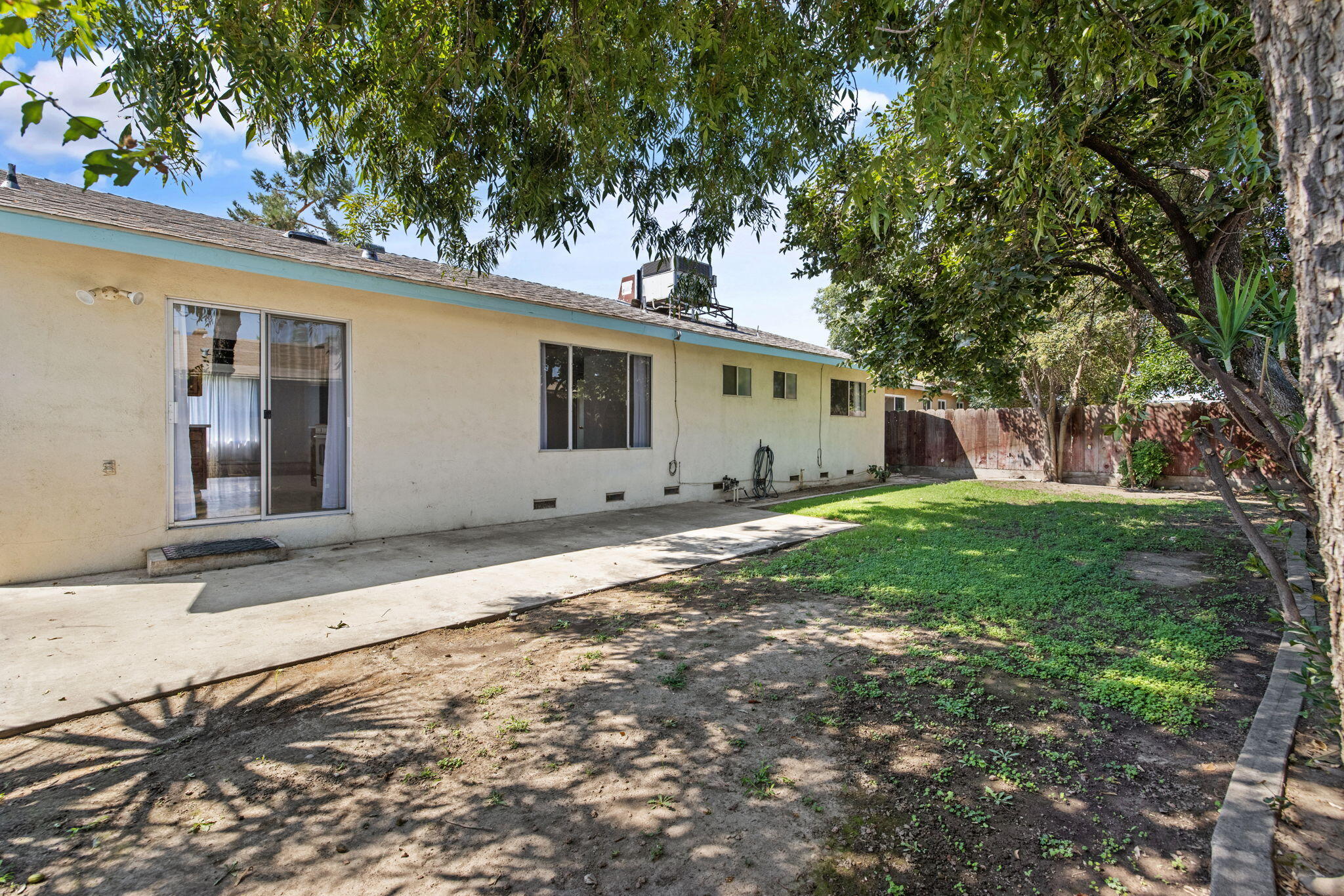 1700 W La Vida Ave, Visalia, CA 93277