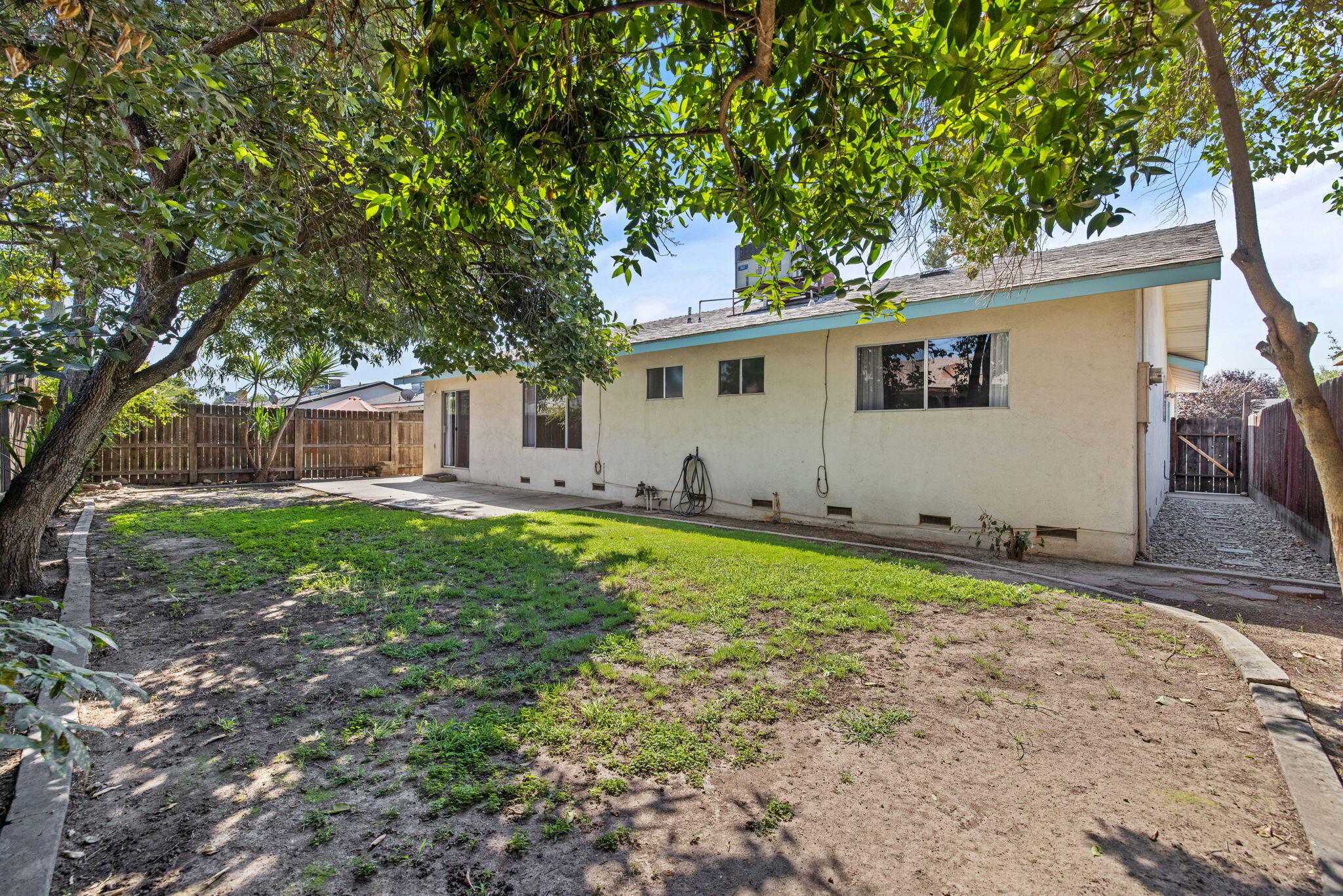 1700 W La Vida Ave, Visalia, CA 93277
