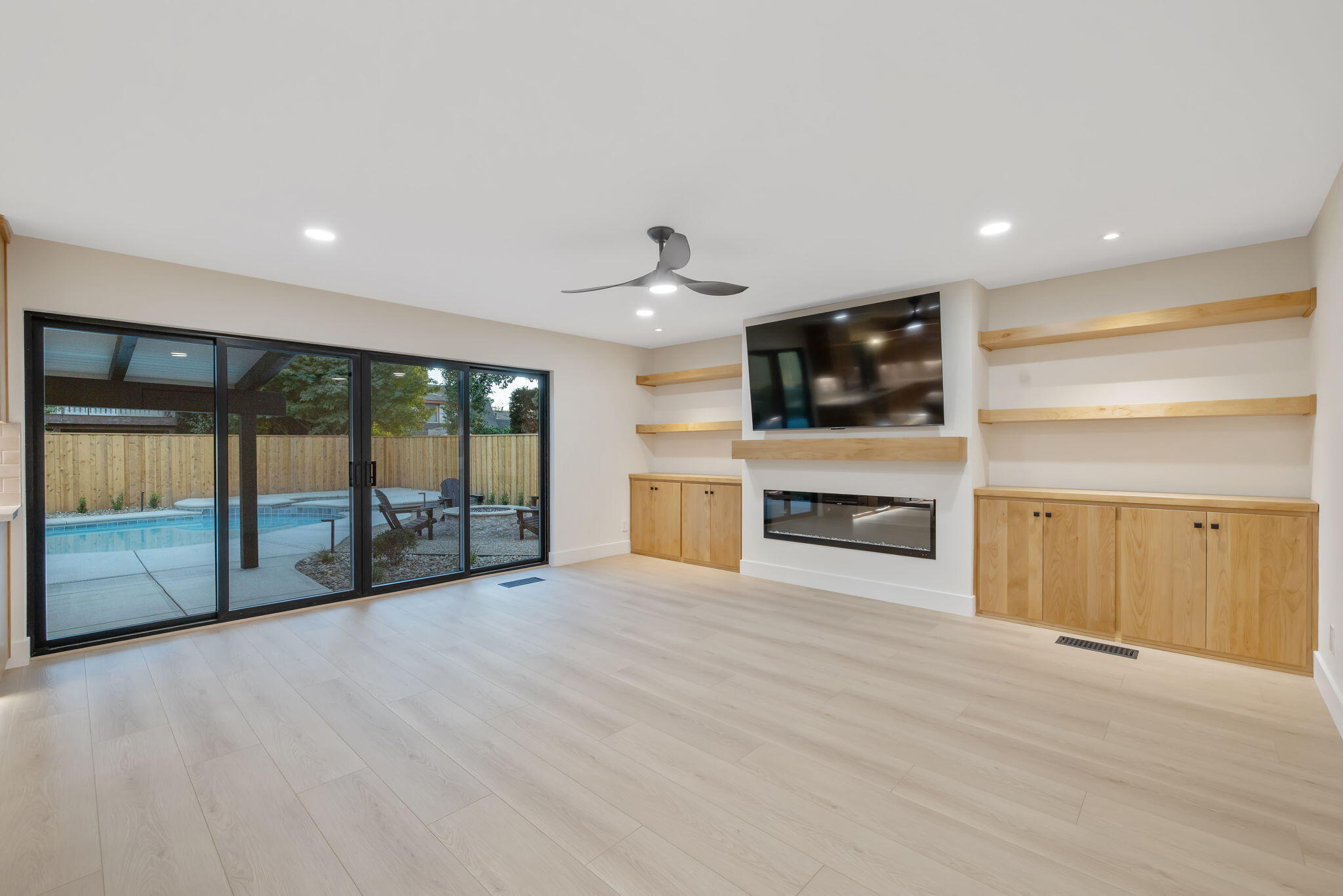 4121 W Grove Ct, Visalia, CA 93291