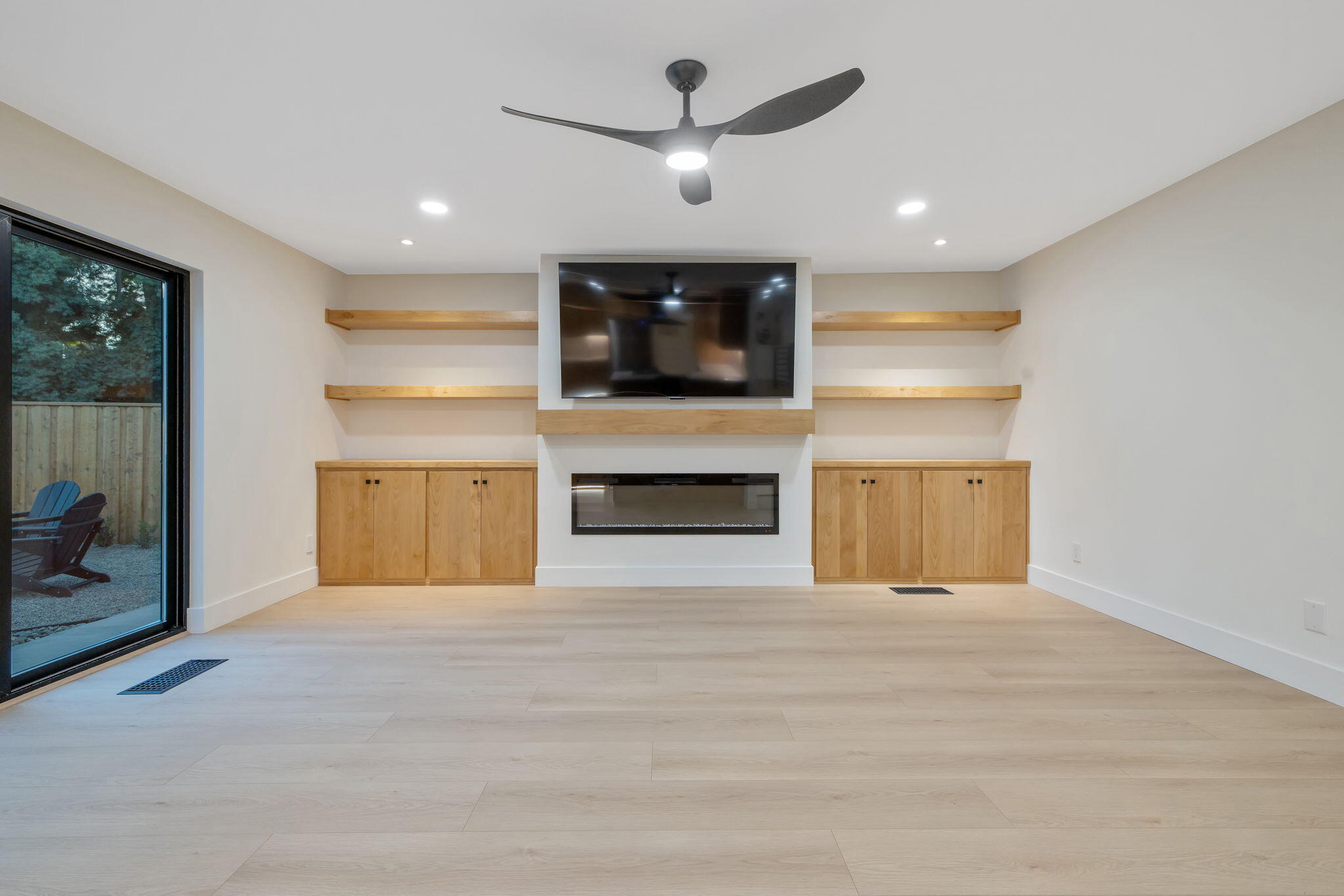 4121 W Grove Ct, Visalia, CA 93291