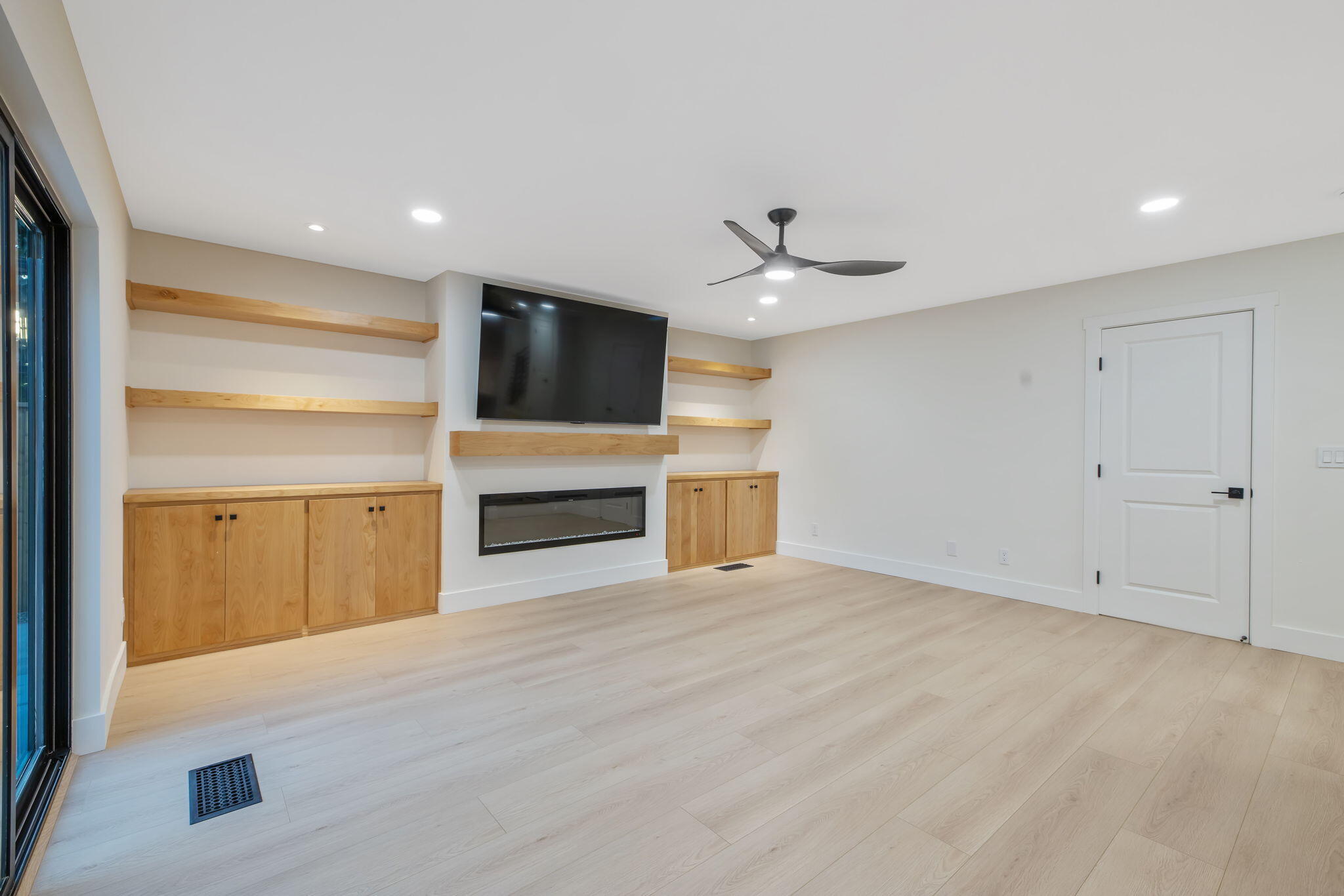 4121 W Grove Ct, Visalia, CA 93291