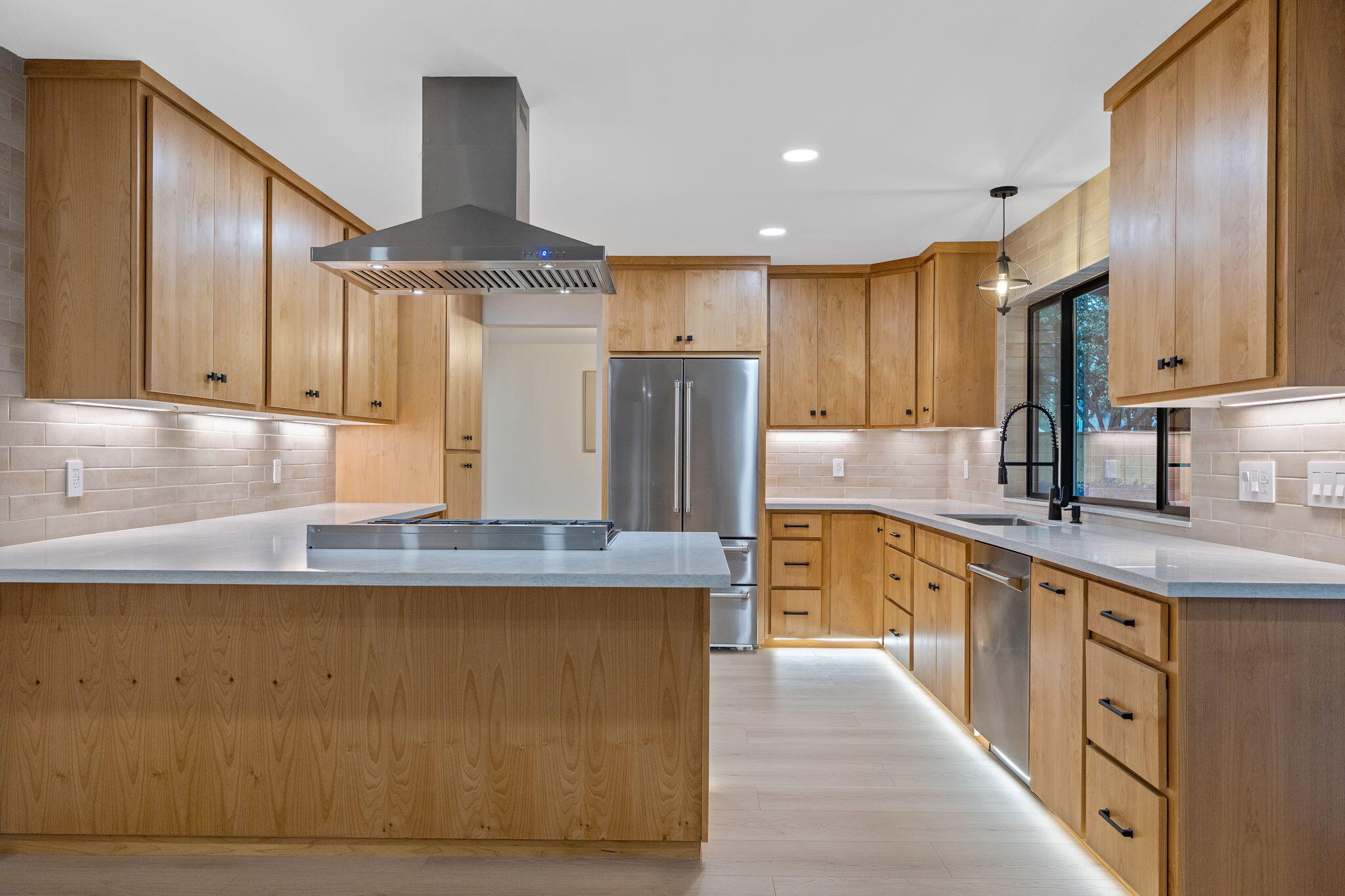 4121 W Grove Ct, Visalia, CA 93291