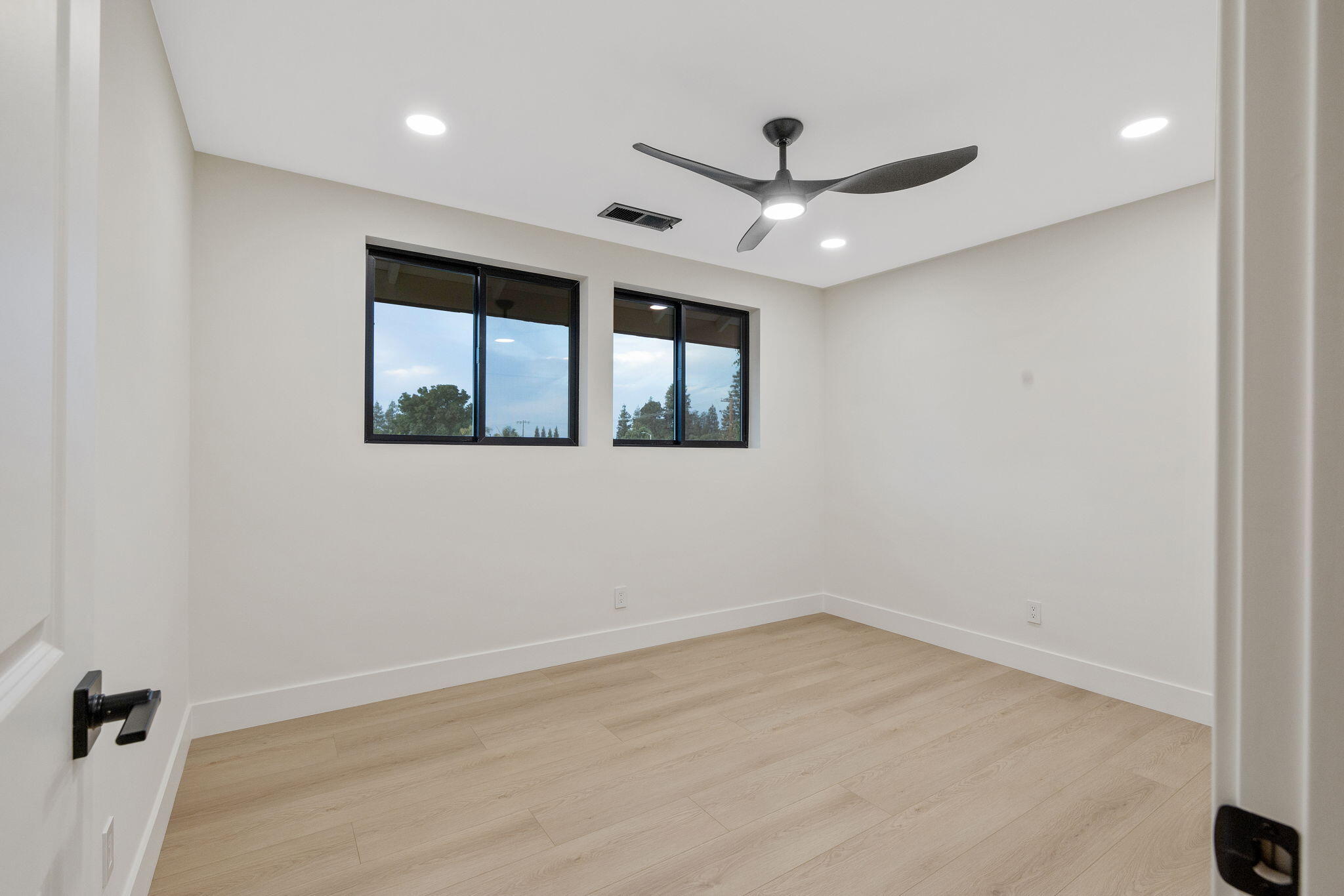 4121 W Grove Ct, Visalia, CA 93291