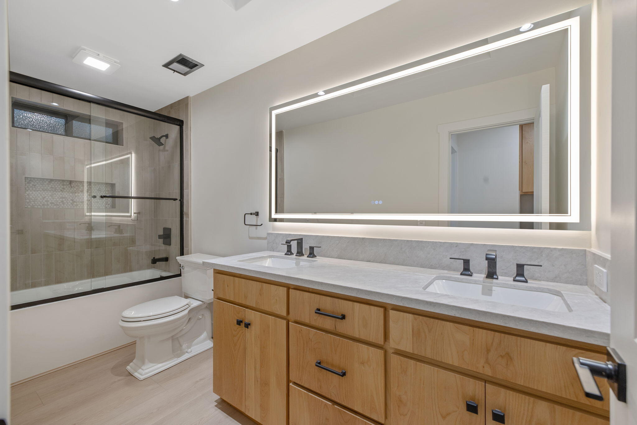 4121 W Grove Ct, Visalia, CA 93291