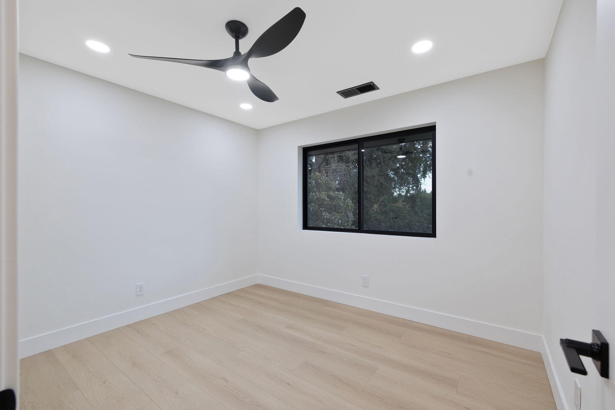 4121 W Grove Ct, Visalia, CA 93291