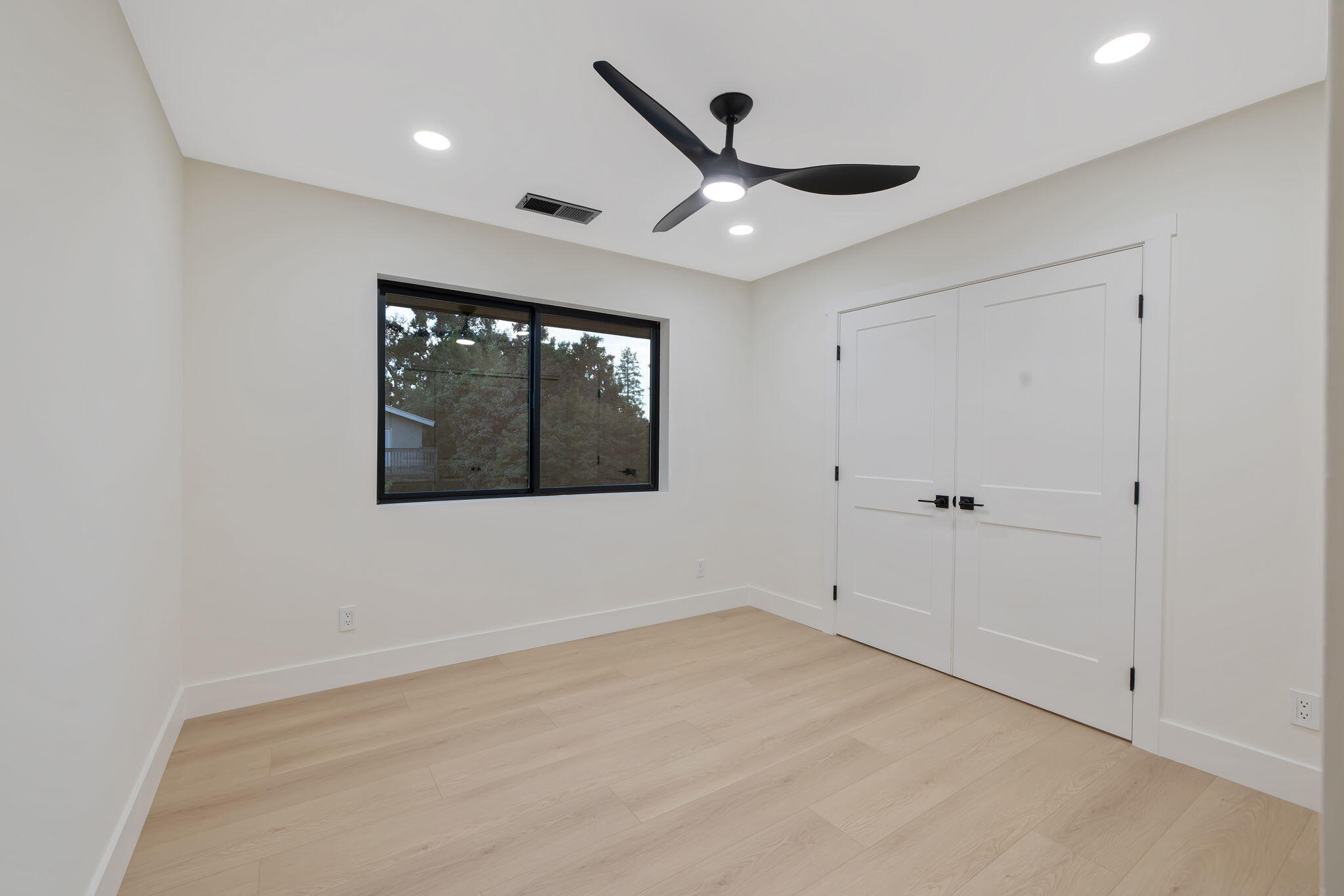 4121 W Grove Ct, Visalia, CA 93291