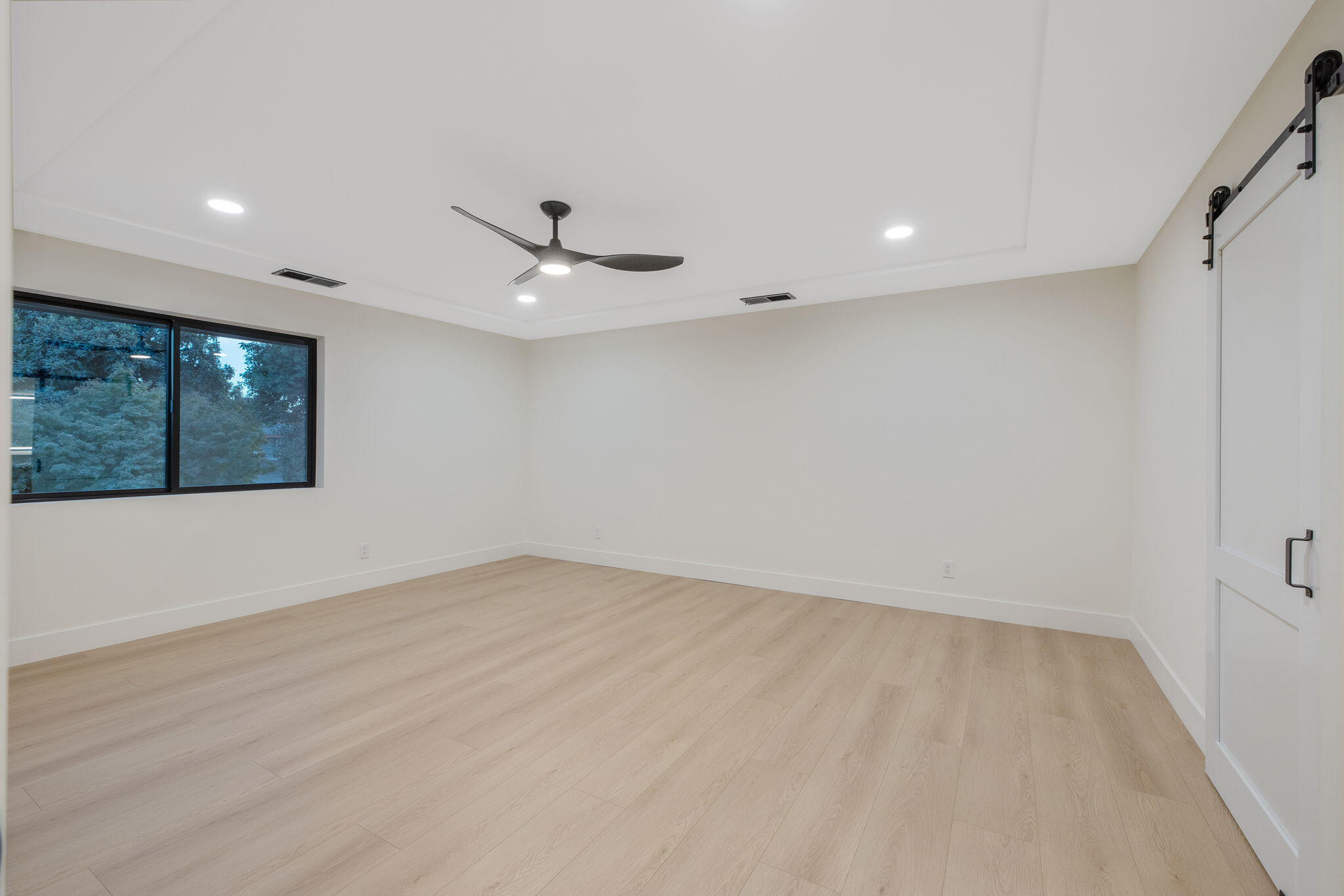 4121 W Grove Ct, Visalia, CA 93291