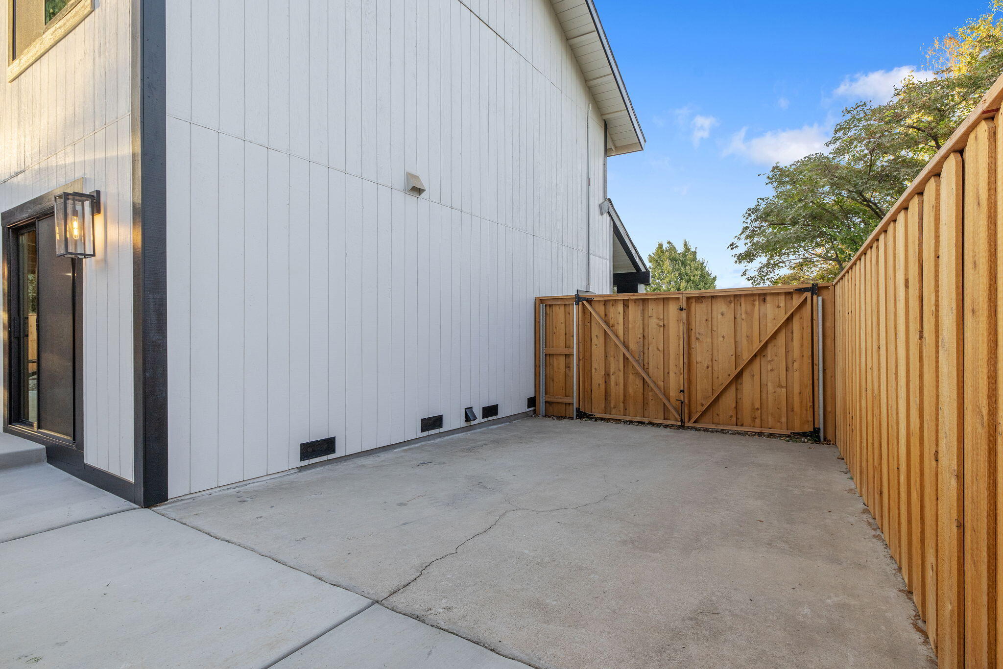 4121 W Grove Ct, Visalia, CA 93291