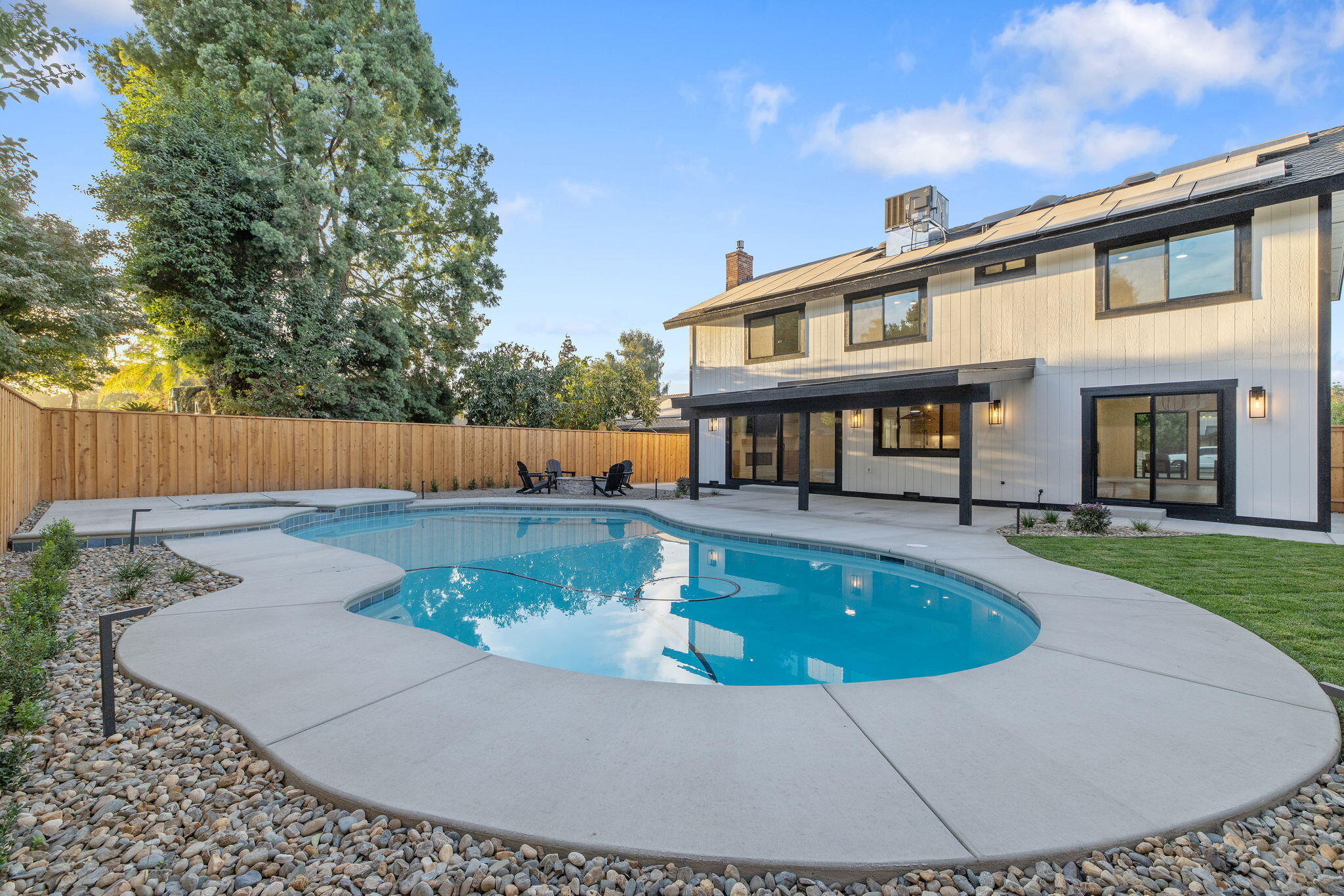 4121 W Grove Ct, Visalia, CA 93291