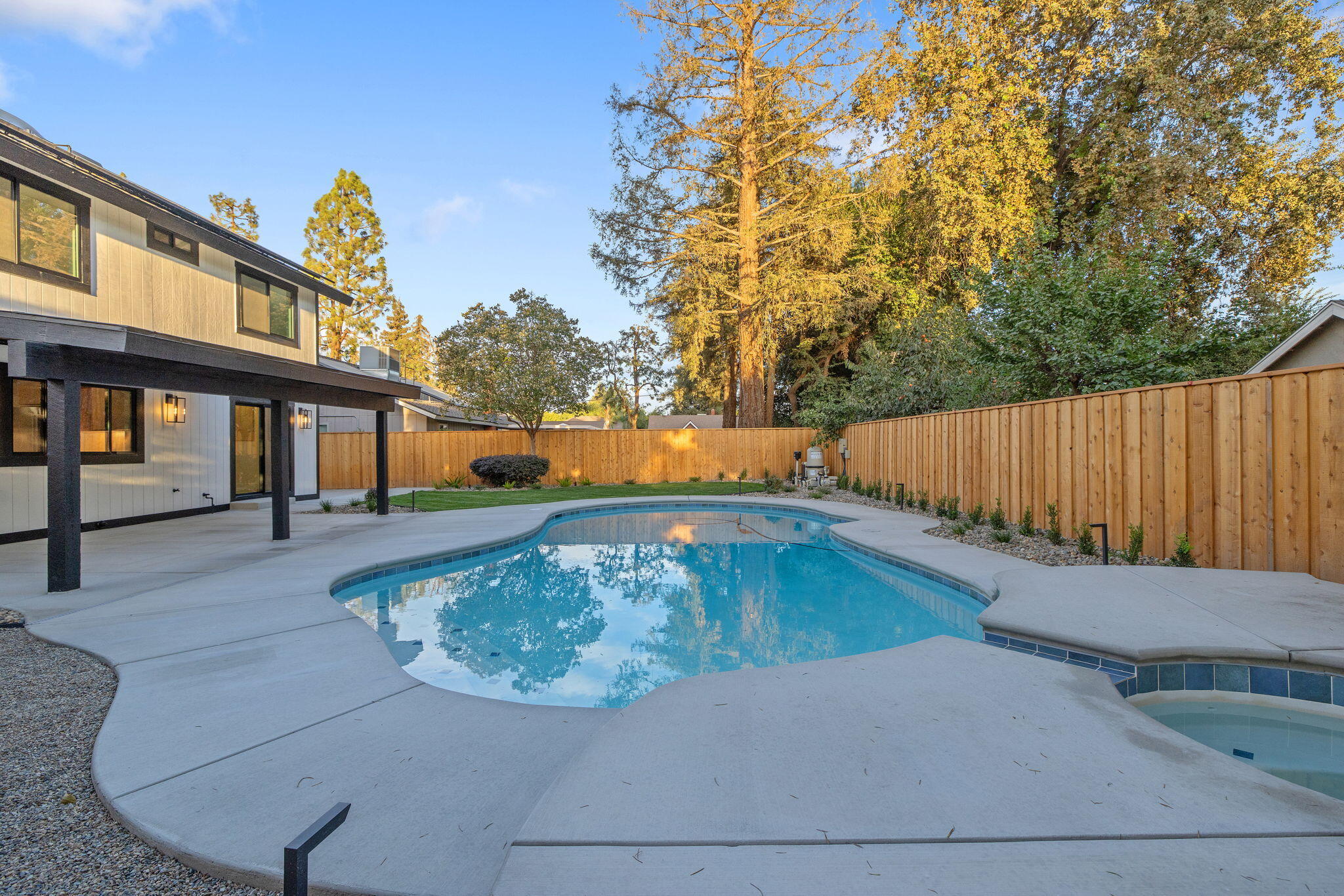 4121 W Grove Ct, Visalia, CA 93291