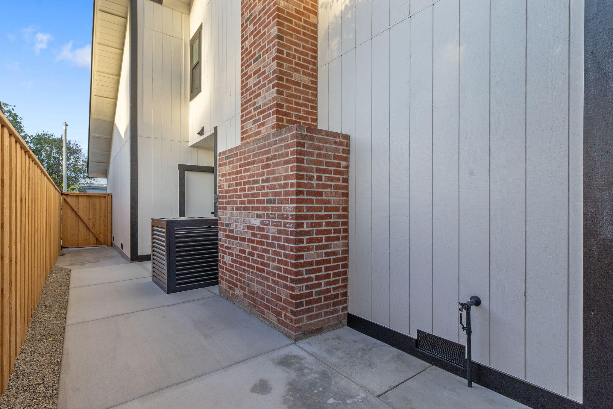 4121 W Grove Ct, Visalia, CA 93291