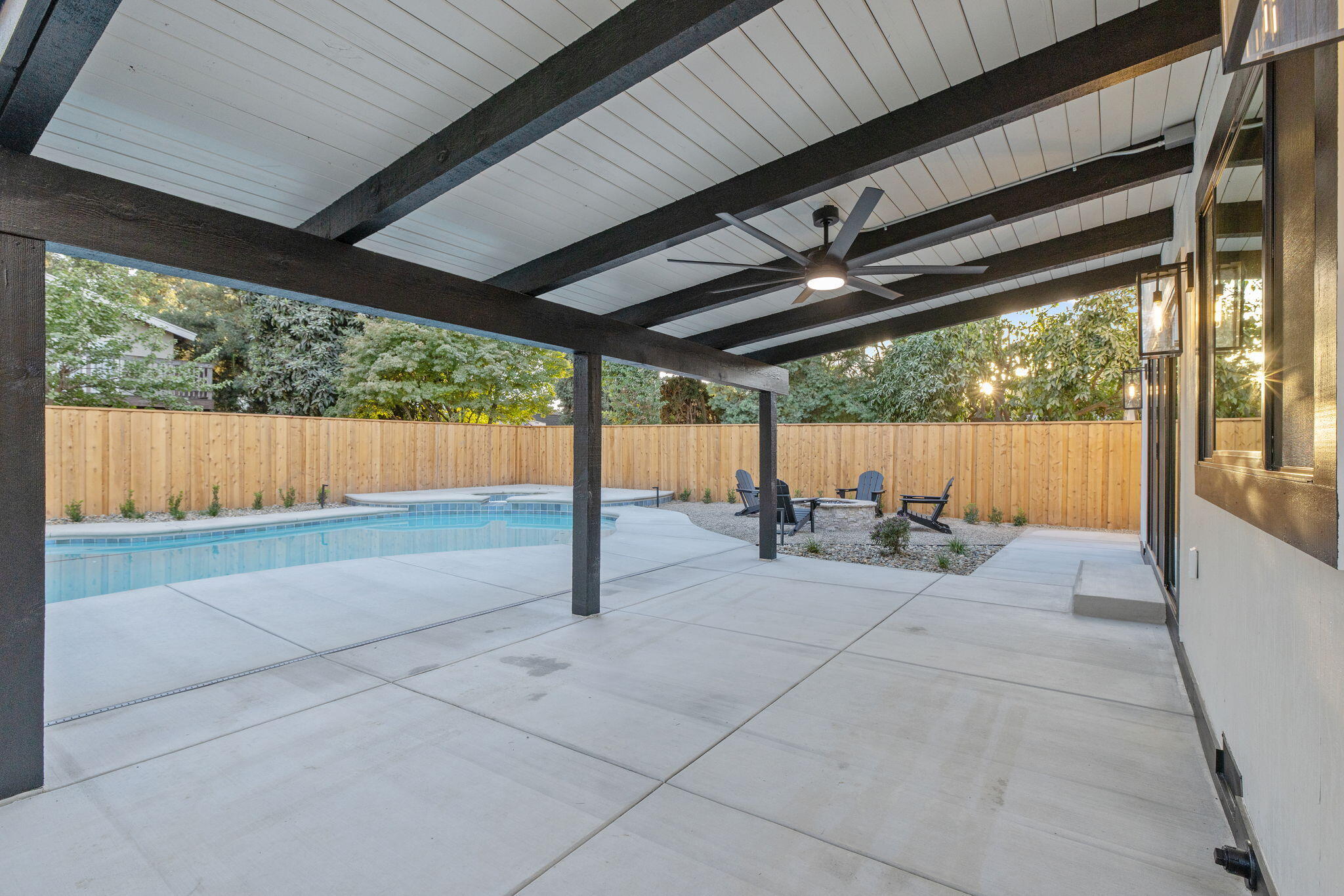 4121 W Grove Ct, Visalia, CA 93291