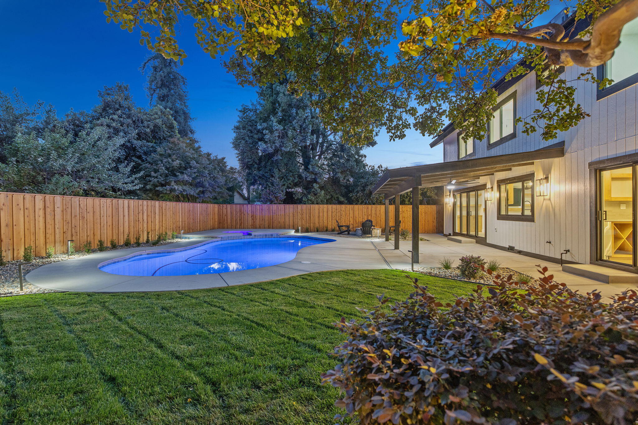 4121 W Grove Ct, Visalia, CA 93291