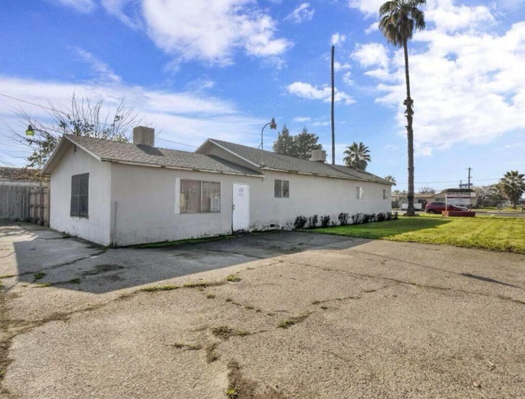260 N Los Angeles St, Tulare, CA 93274