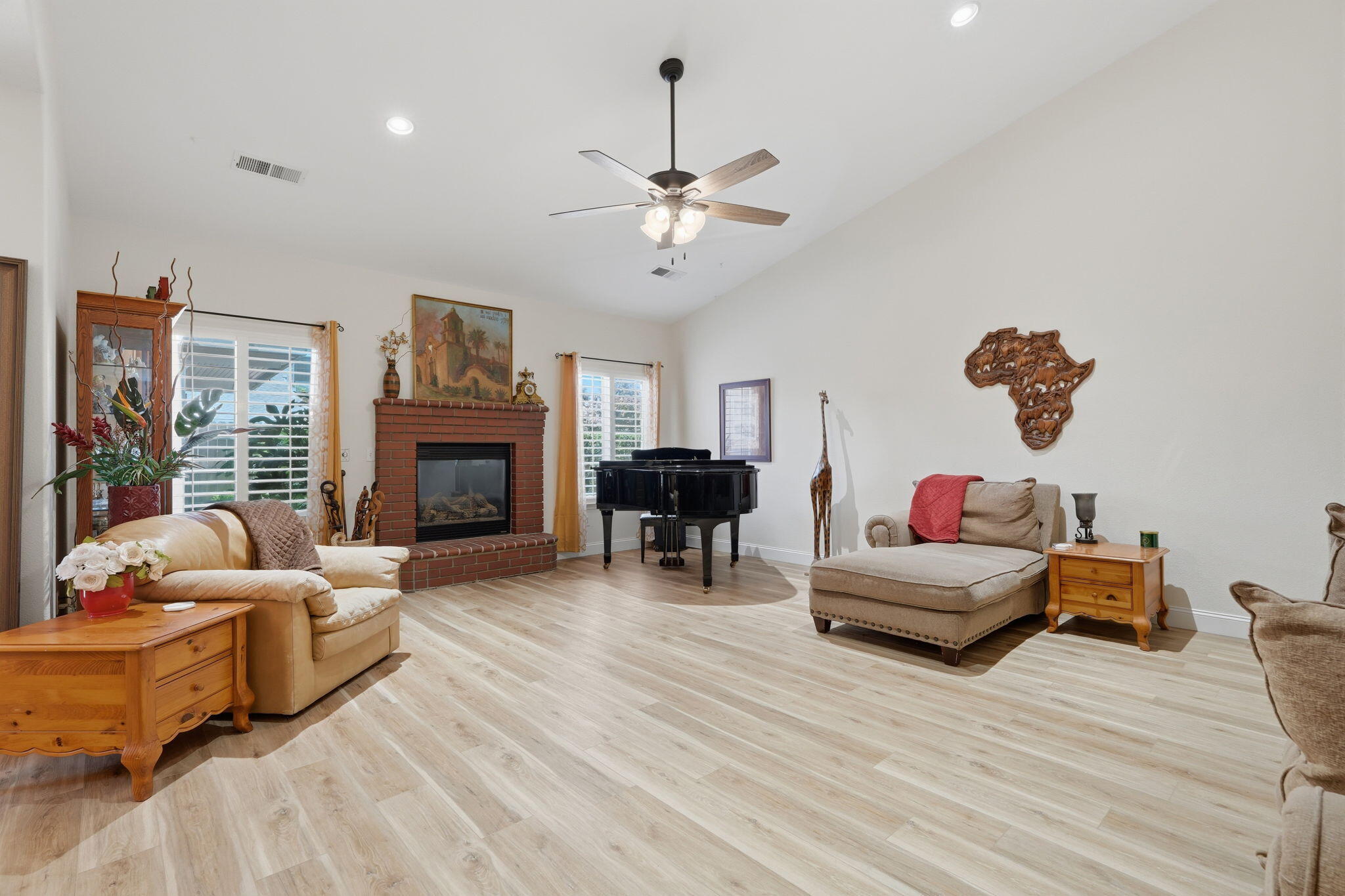 684 Rolling Hills Ct, Exeter, CA 93221