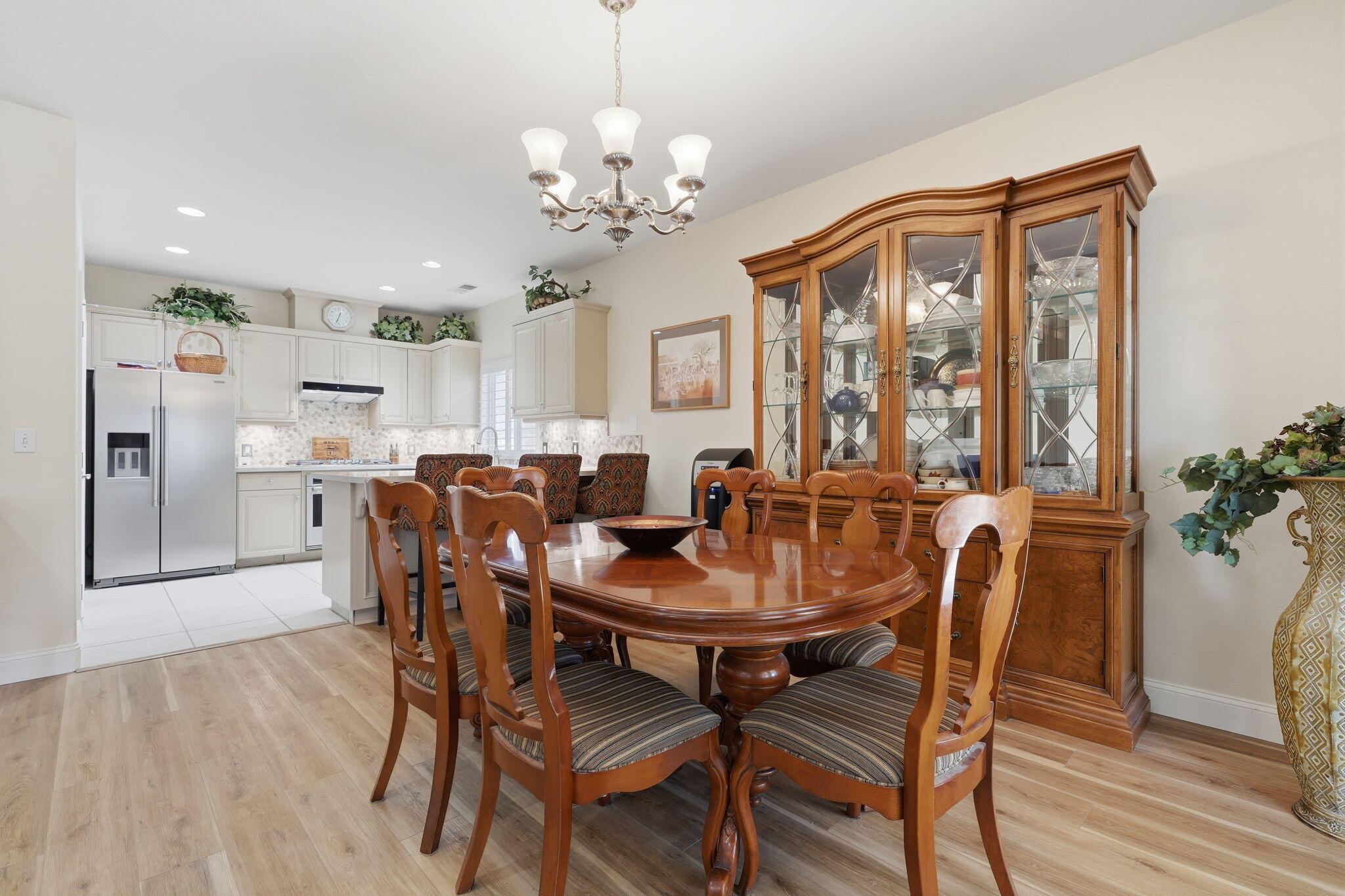 684 Rolling Hills Ct, Exeter, CA 93221