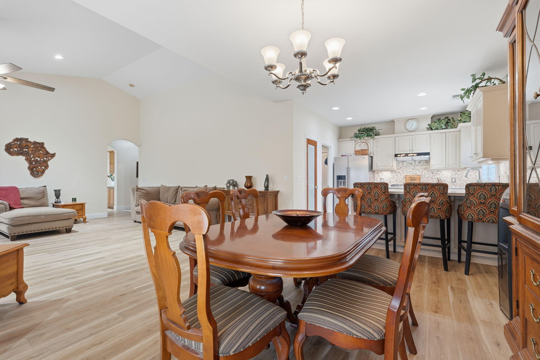 684 Rolling Hills Ct, Exeter, CA 93221