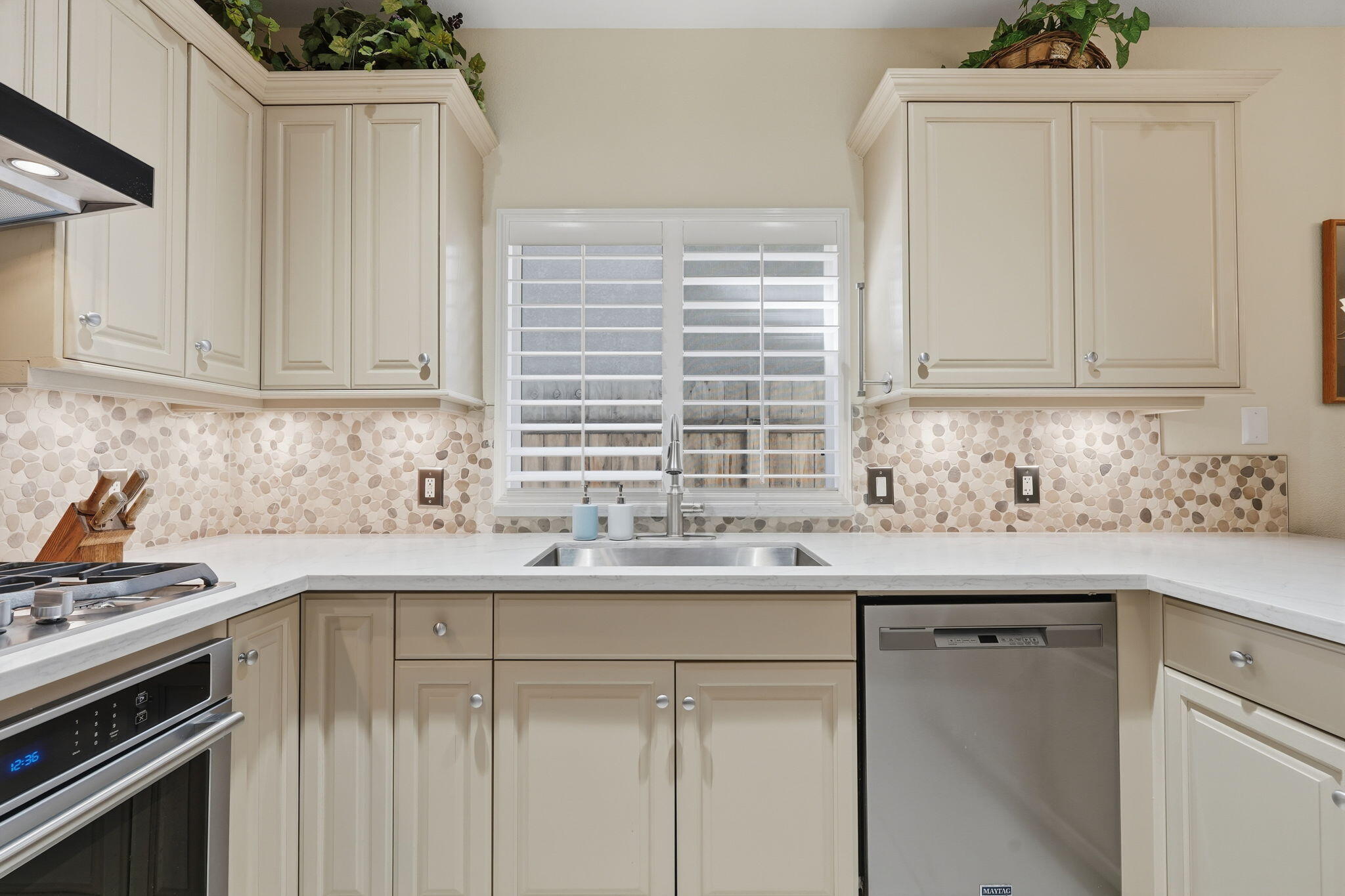 684 Rolling Hills Ct, Exeter, CA 93221