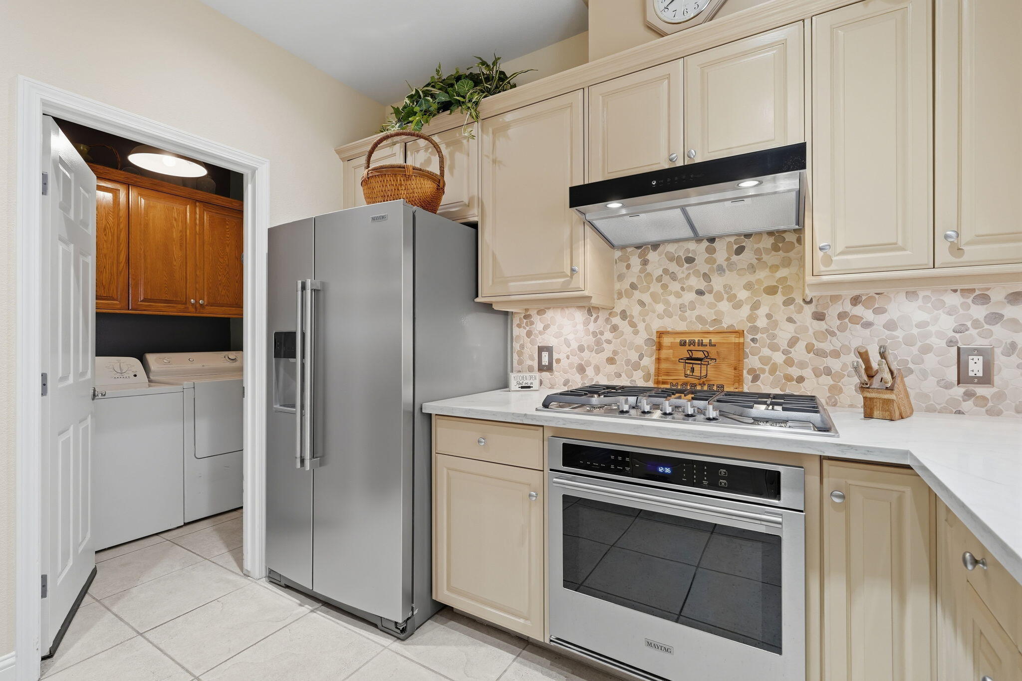 684 Rolling Hills Ct, Exeter, CA 93221