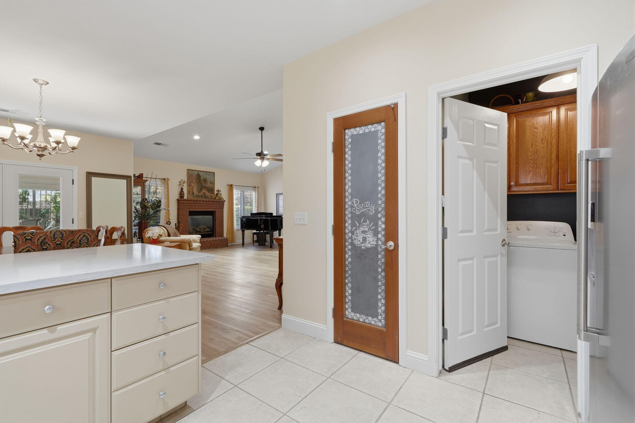 684 Rolling Hills Ct, Exeter, CA 93221