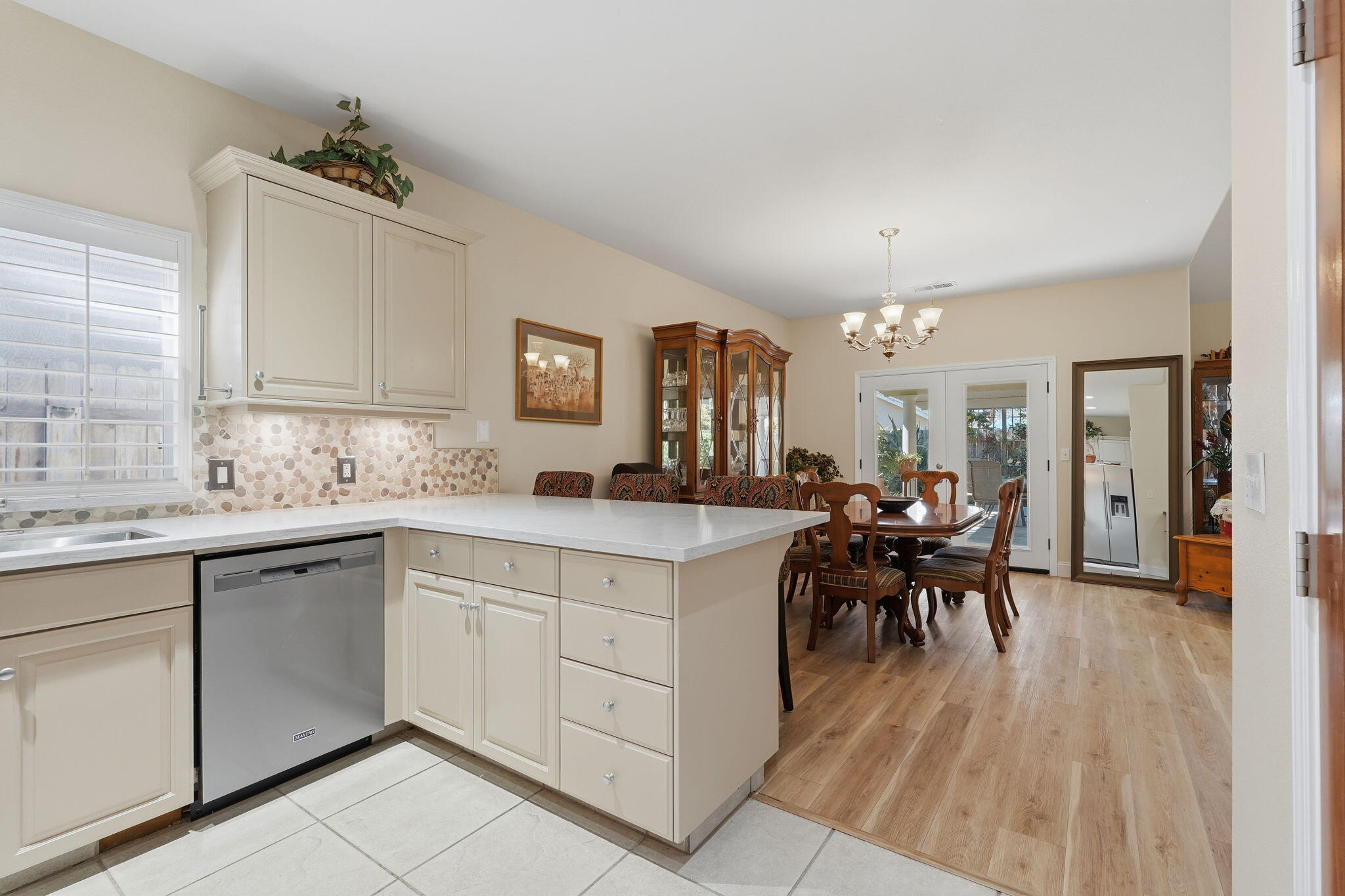 684 Rolling Hills Ct, Exeter, CA 93221