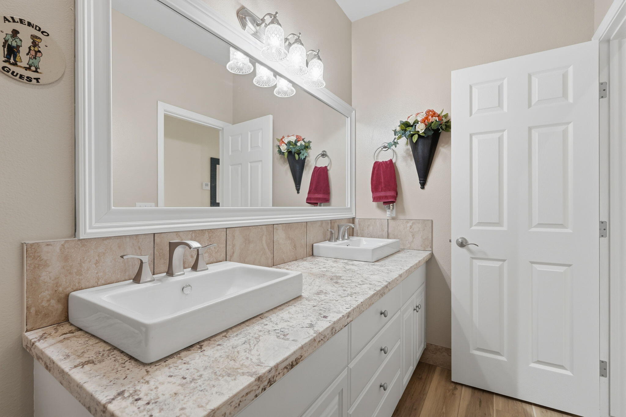 684 Rolling Hills Ct, Exeter, CA 93221