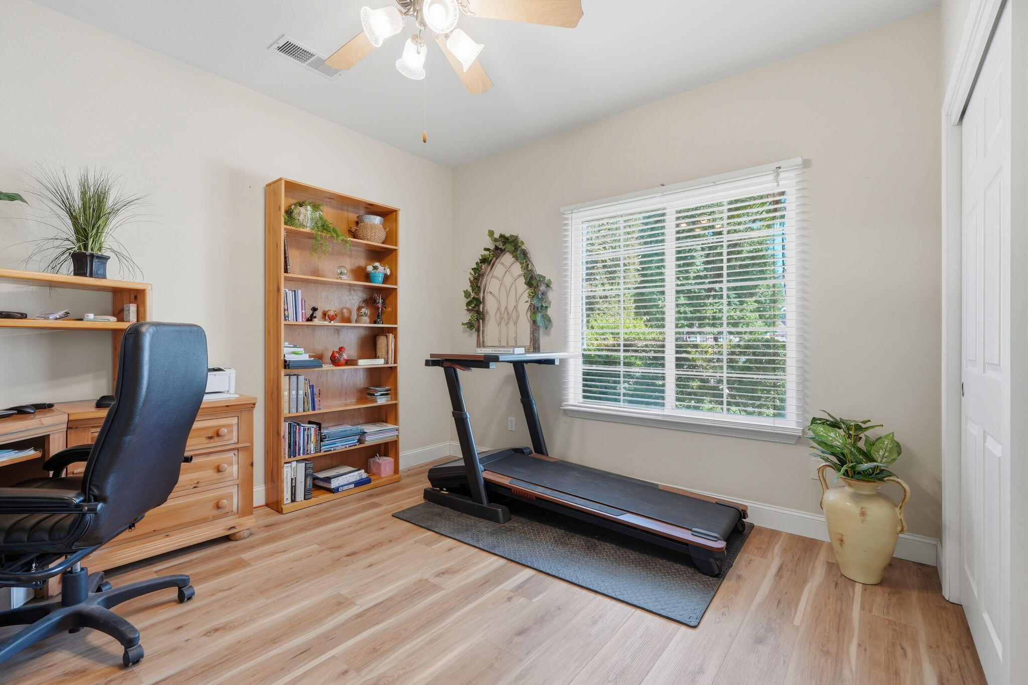 684 Rolling Hills Ct, Exeter, CA 93221