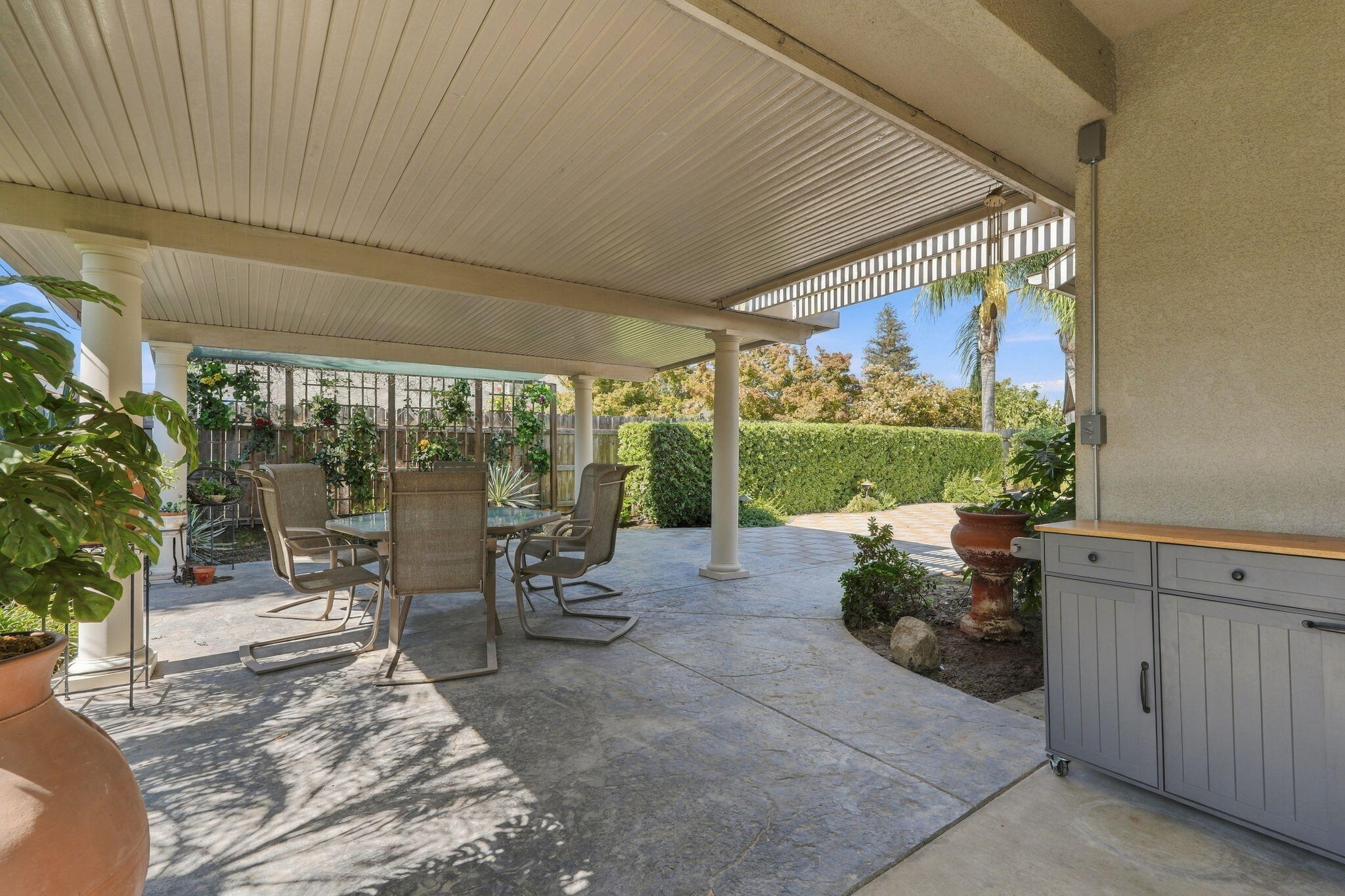 684 Rolling Hills Ct, Exeter, CA 93221