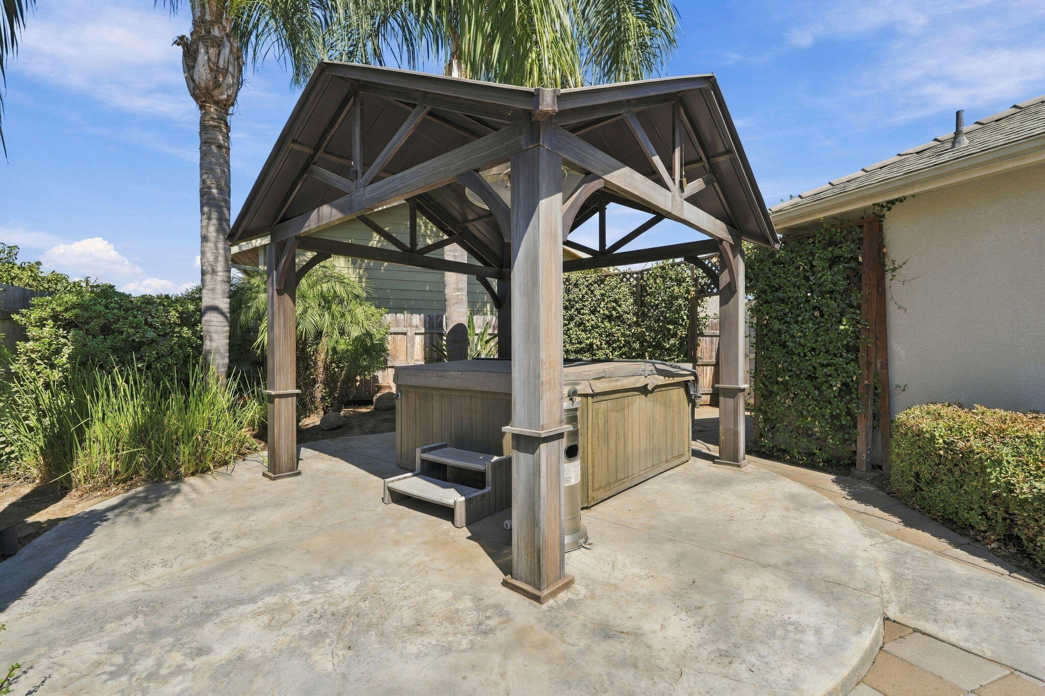 684 Rolling Hills Ct, Exeter, CA 93221
