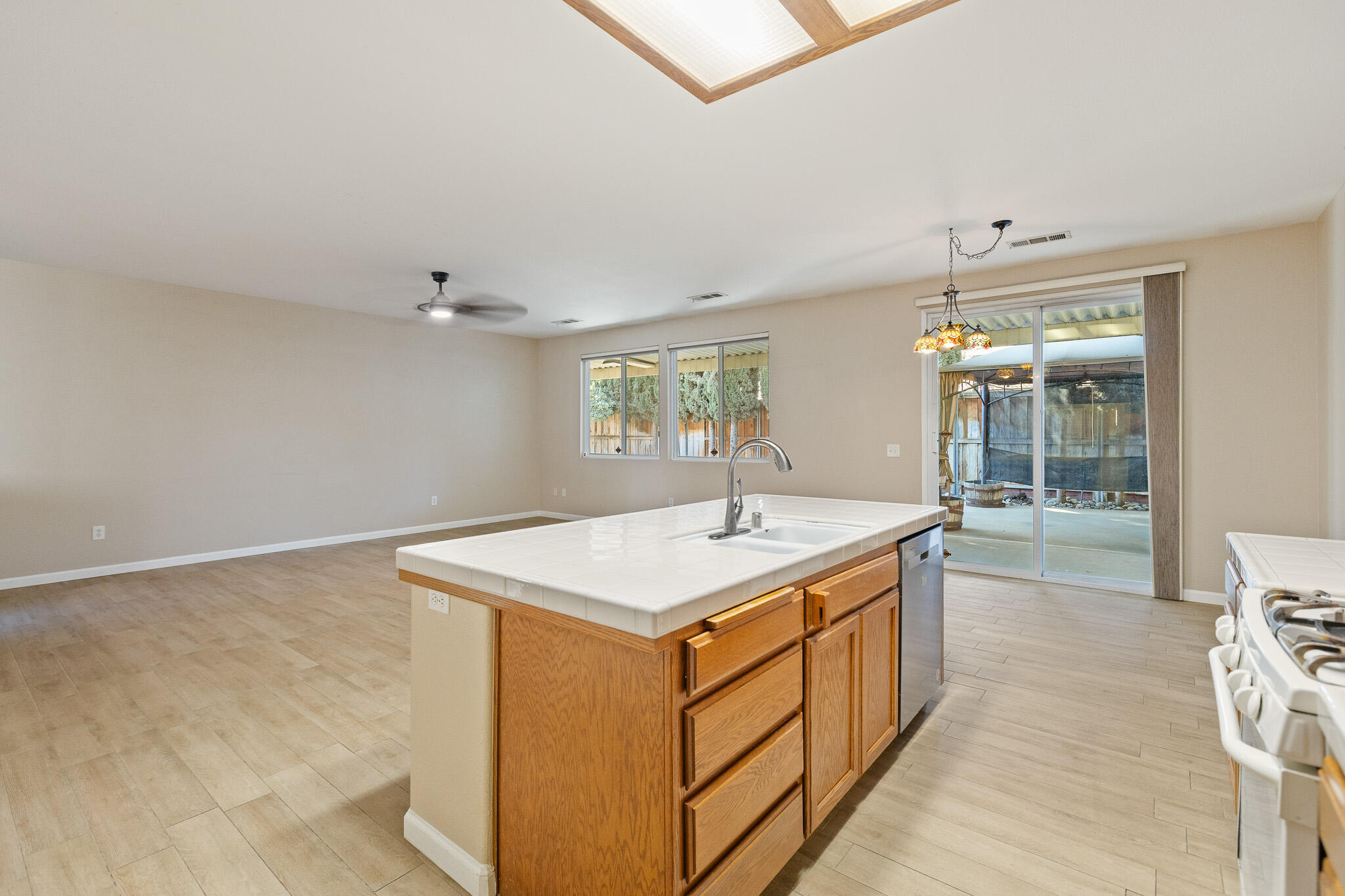 1663 Port Ct, Tulare, CA 93274