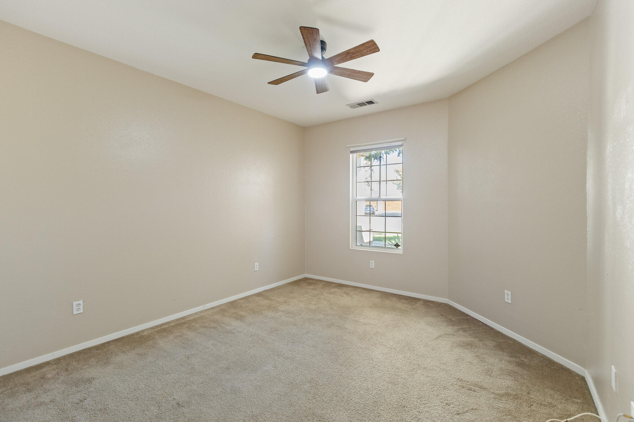 1663 Port Ct, Tulare, CA 93274