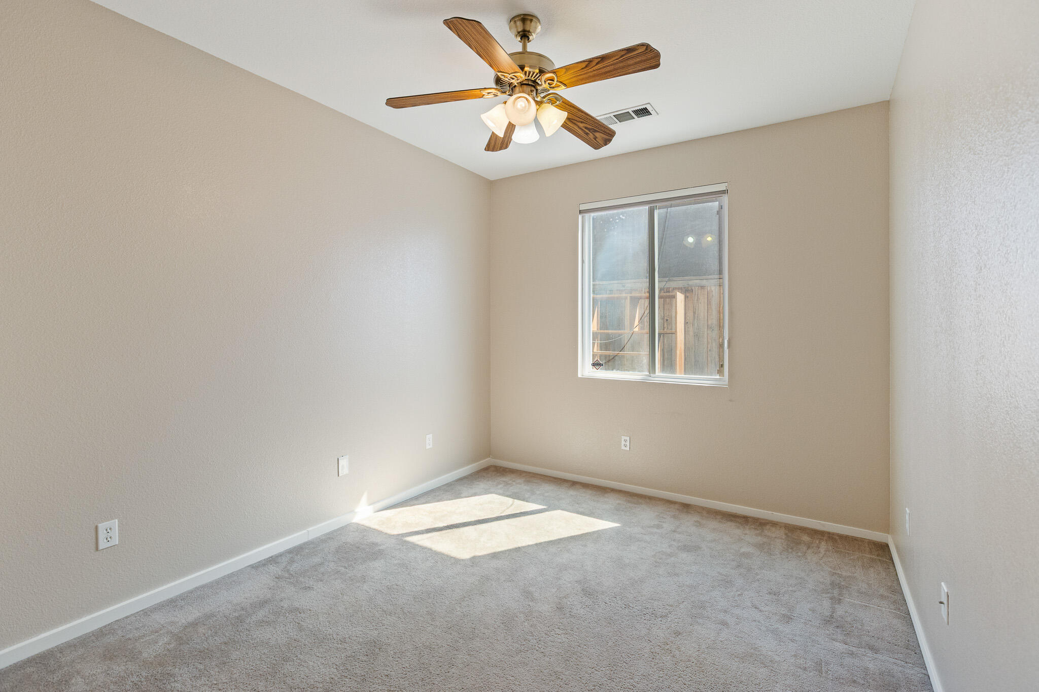 1663 Port Ct, Tulare, CA 93274
