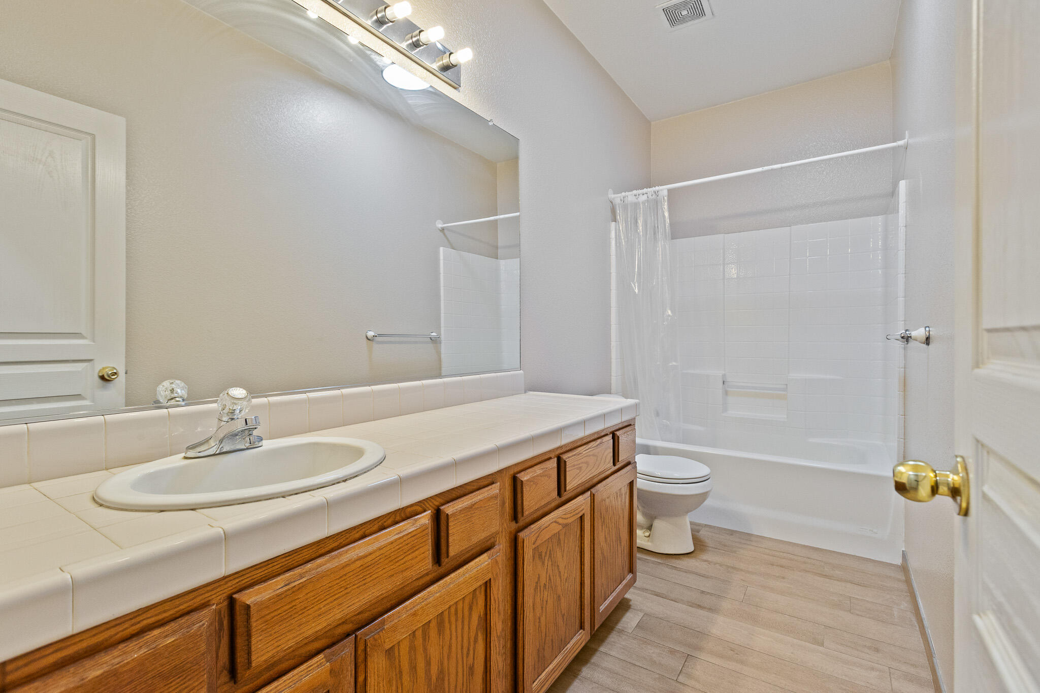 1663 Port Ct, Tulare, CA 93274