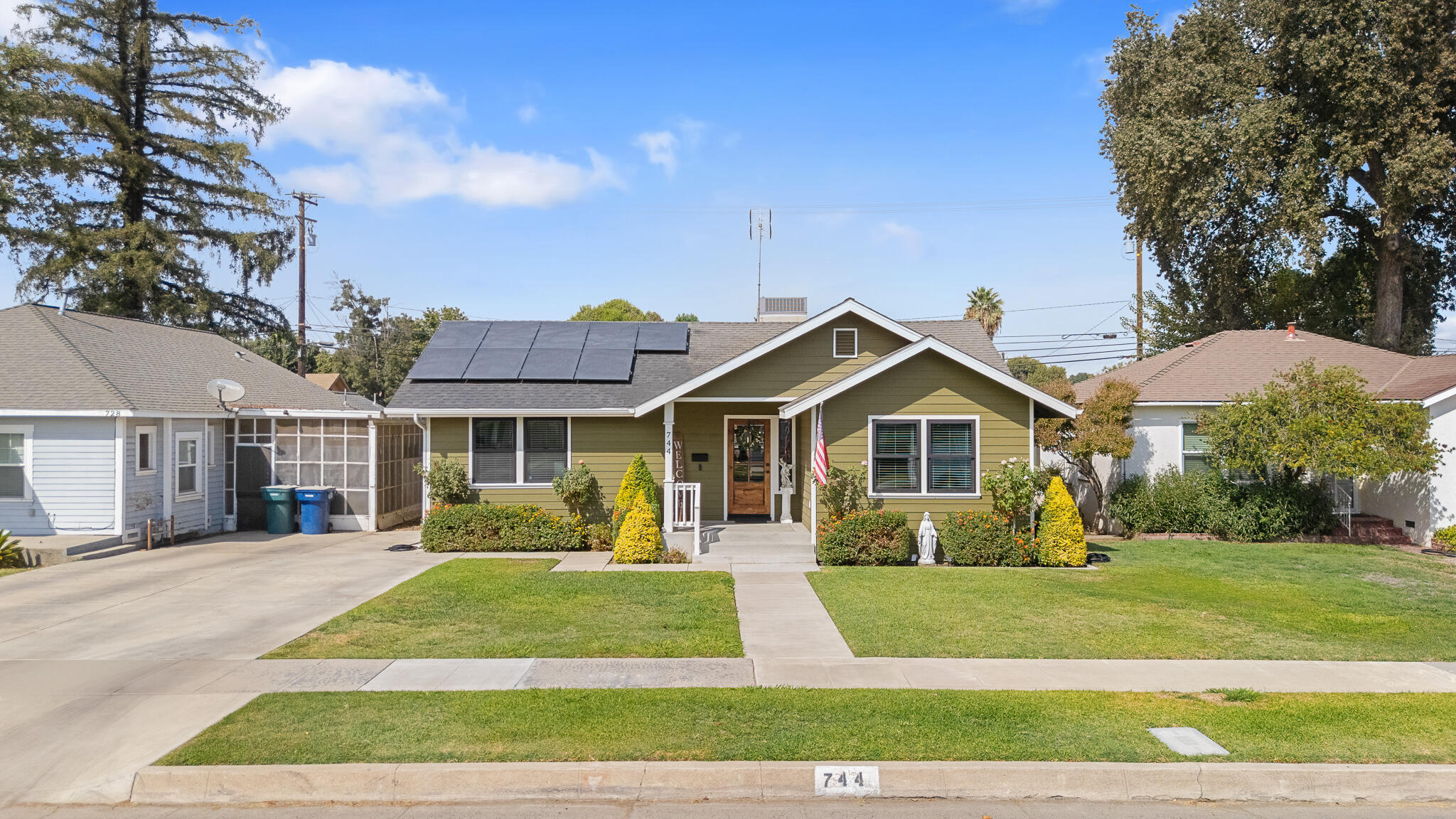 744 E San Joaquin Ave, Tulare, CA 93274