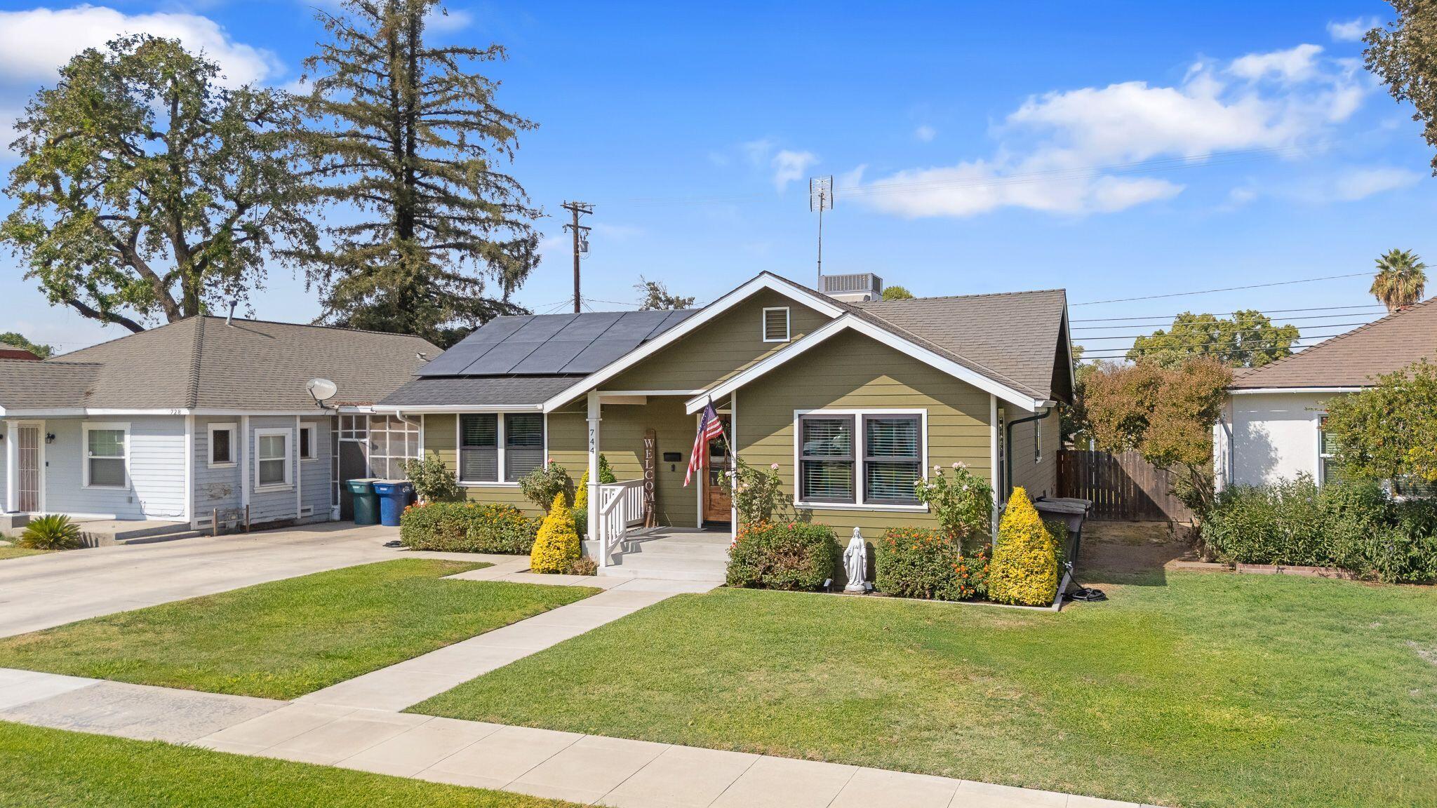 744 E San Joaquin Ave, Tulare, CA 93274