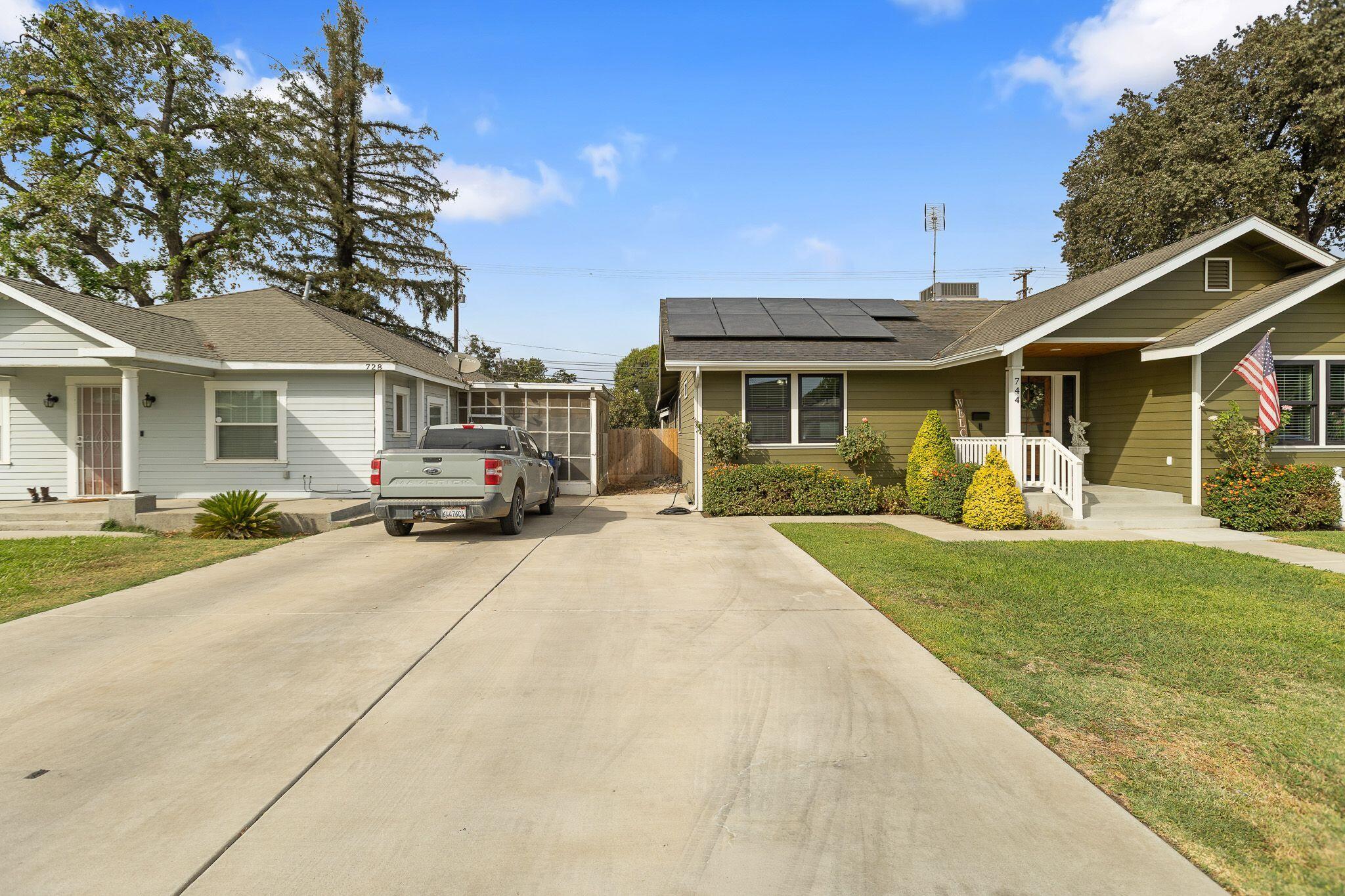 744 E San Joaquin Ave, Tulare, CA 93274
