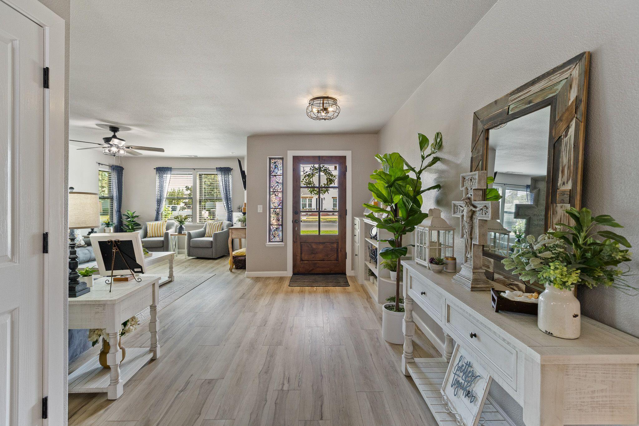 744 E San Joaquin Ave, Tulare, CA 93274