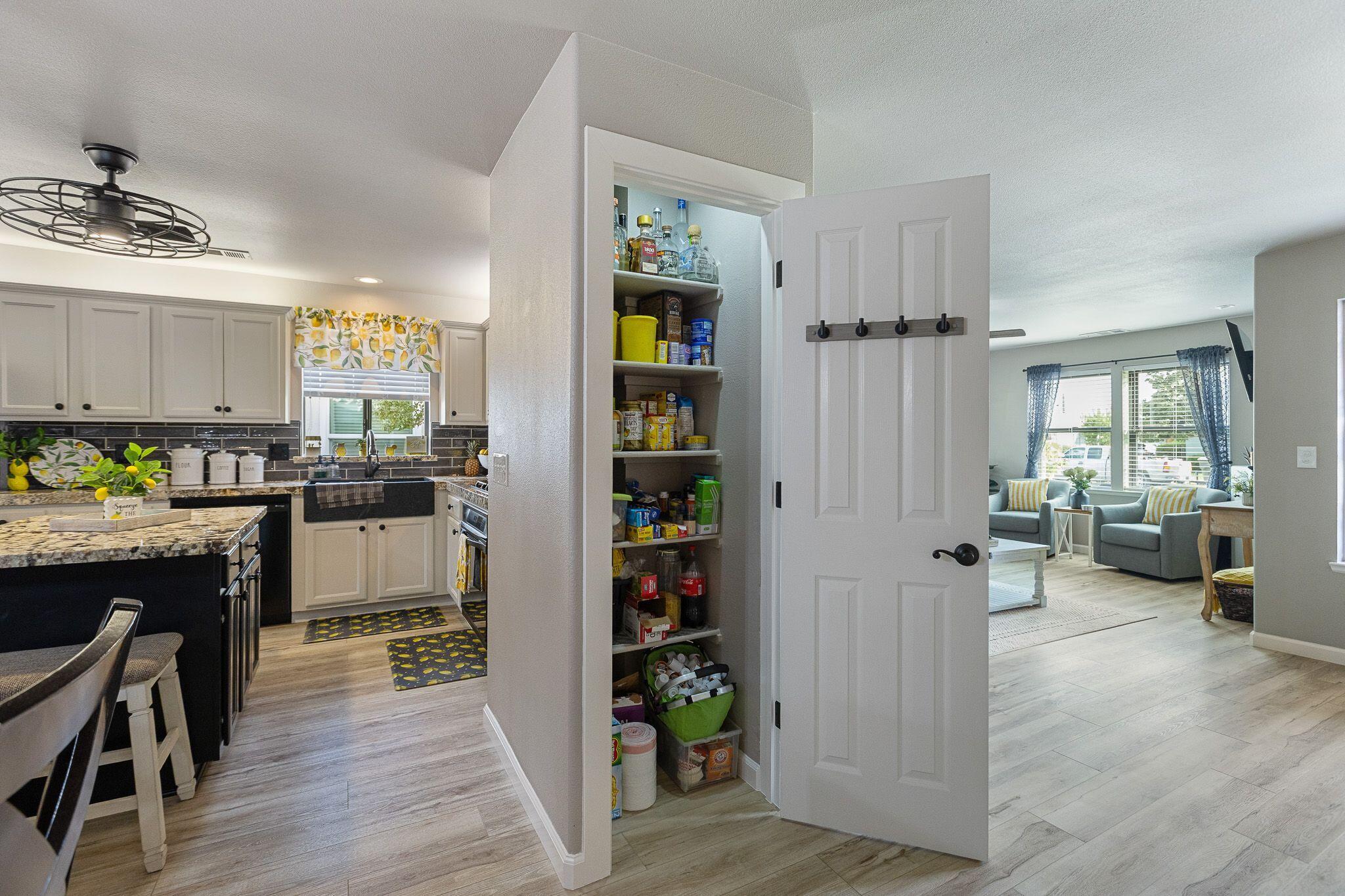 744 E San Joaquin Ave, Tulare, CA 93274