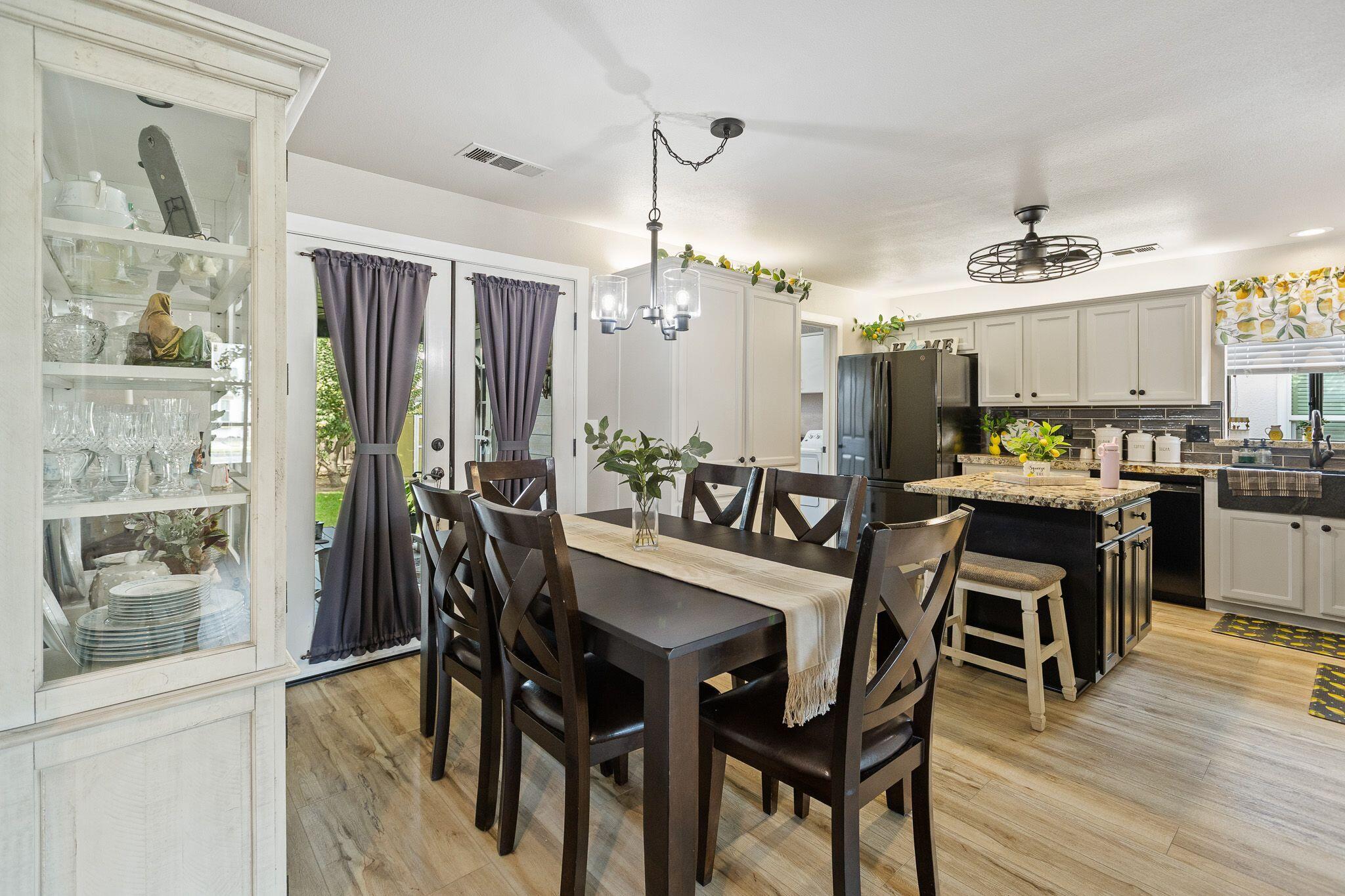 744 E San Joaquin Ave, Tulare, CA 93274
