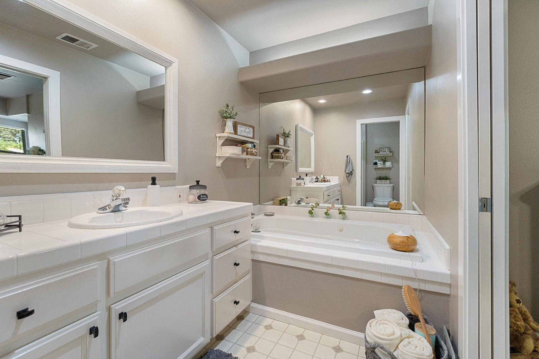 744 E San Joaquin Ave, Tulare, CA 93274