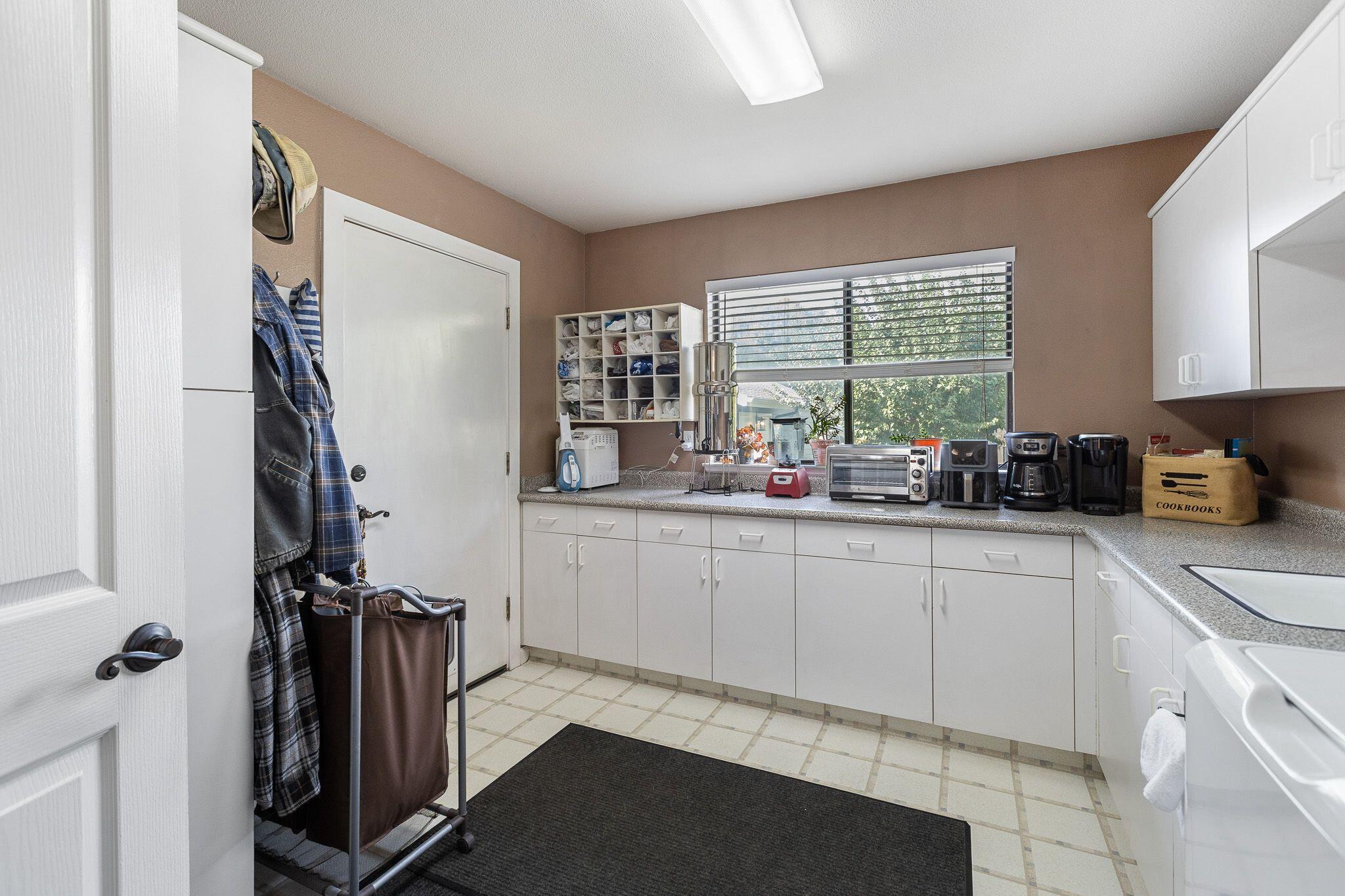 744 E San Joaquin Ave, Tulare, CA 93274