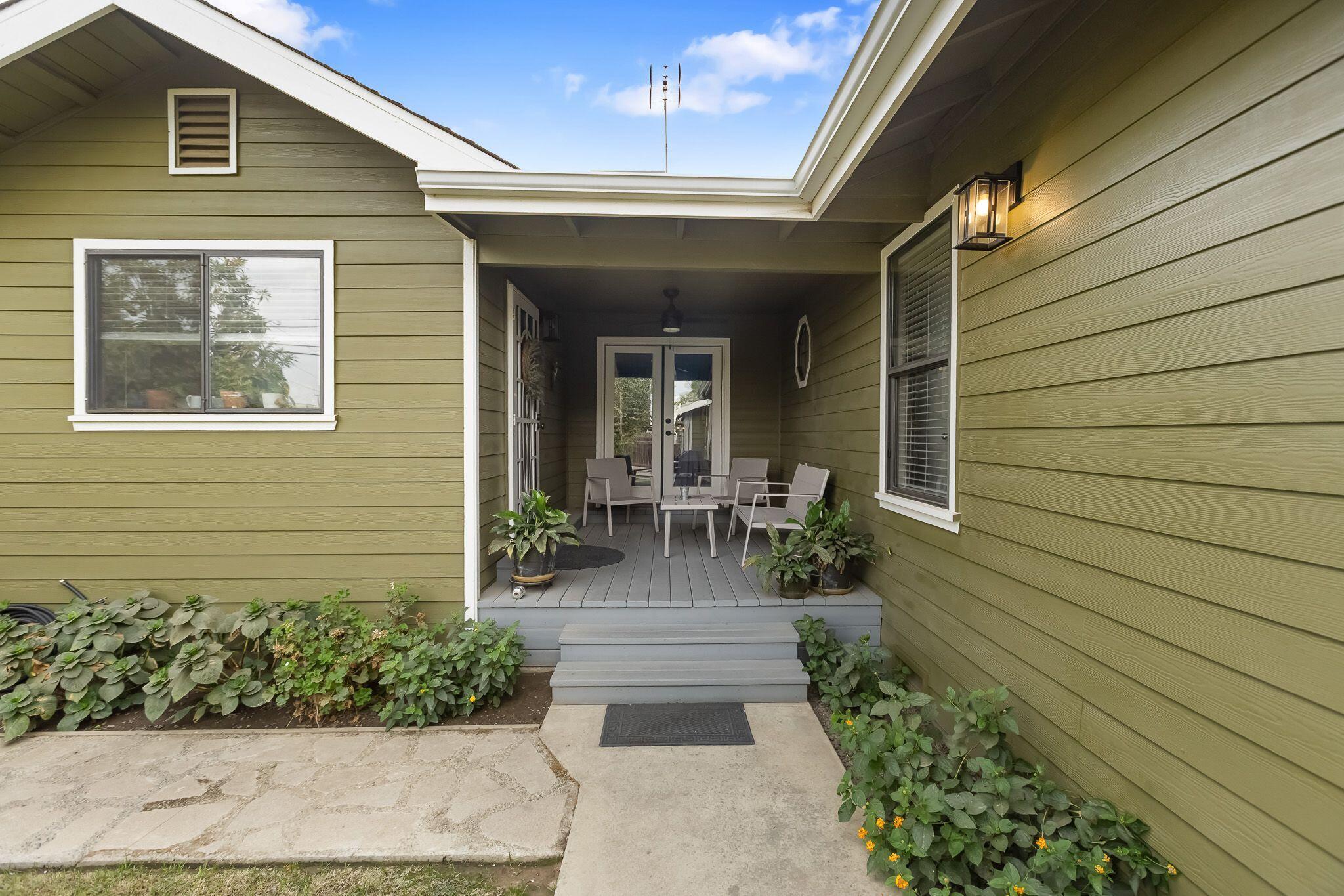 744 E San Joaquin Ave, Tulare, CA 93274